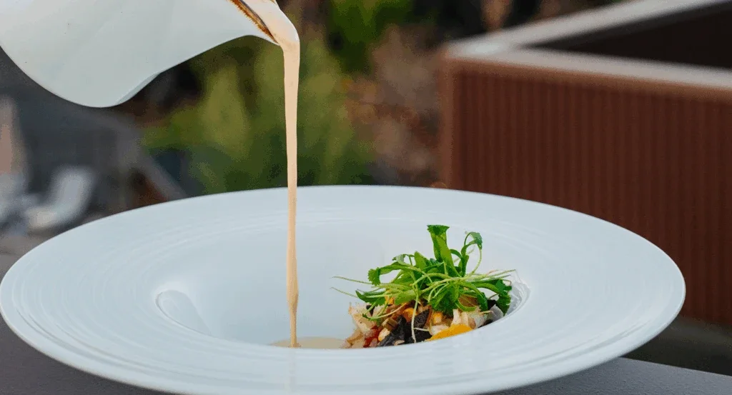 pouring_sauce_gourmet_meal_in_sedona-1024x553.webp