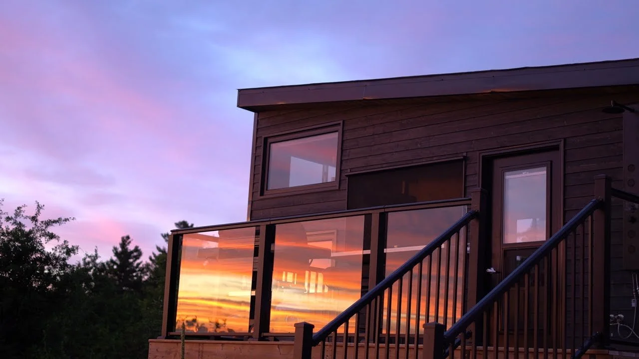 Tiny Cabin Escape: Sunset Views, Eggs Benedict, and Spicy Ramen