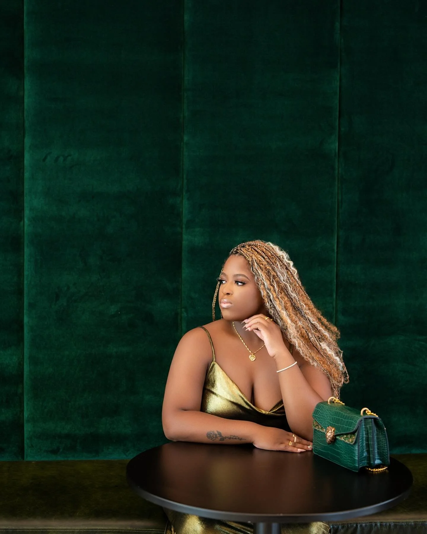 Ever thought about celebrating your birthday with a stunning photoshoot? ✨ My girl @_.beawisdom did it right😍💕
Where are all my Virgo and Libra baddiesss?! Let&rsquo;s make your birthday even better with a shoot all about you🤩

#virgoseason #virgo