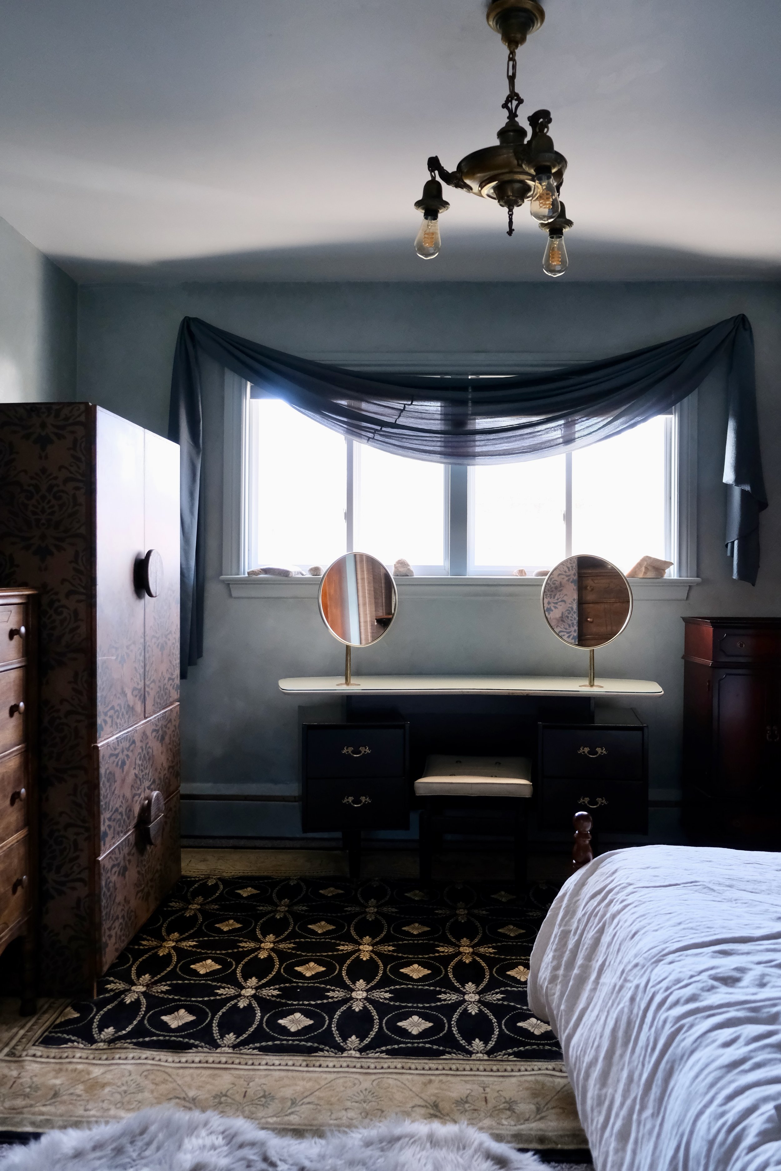 Interior designer surrounding niagara