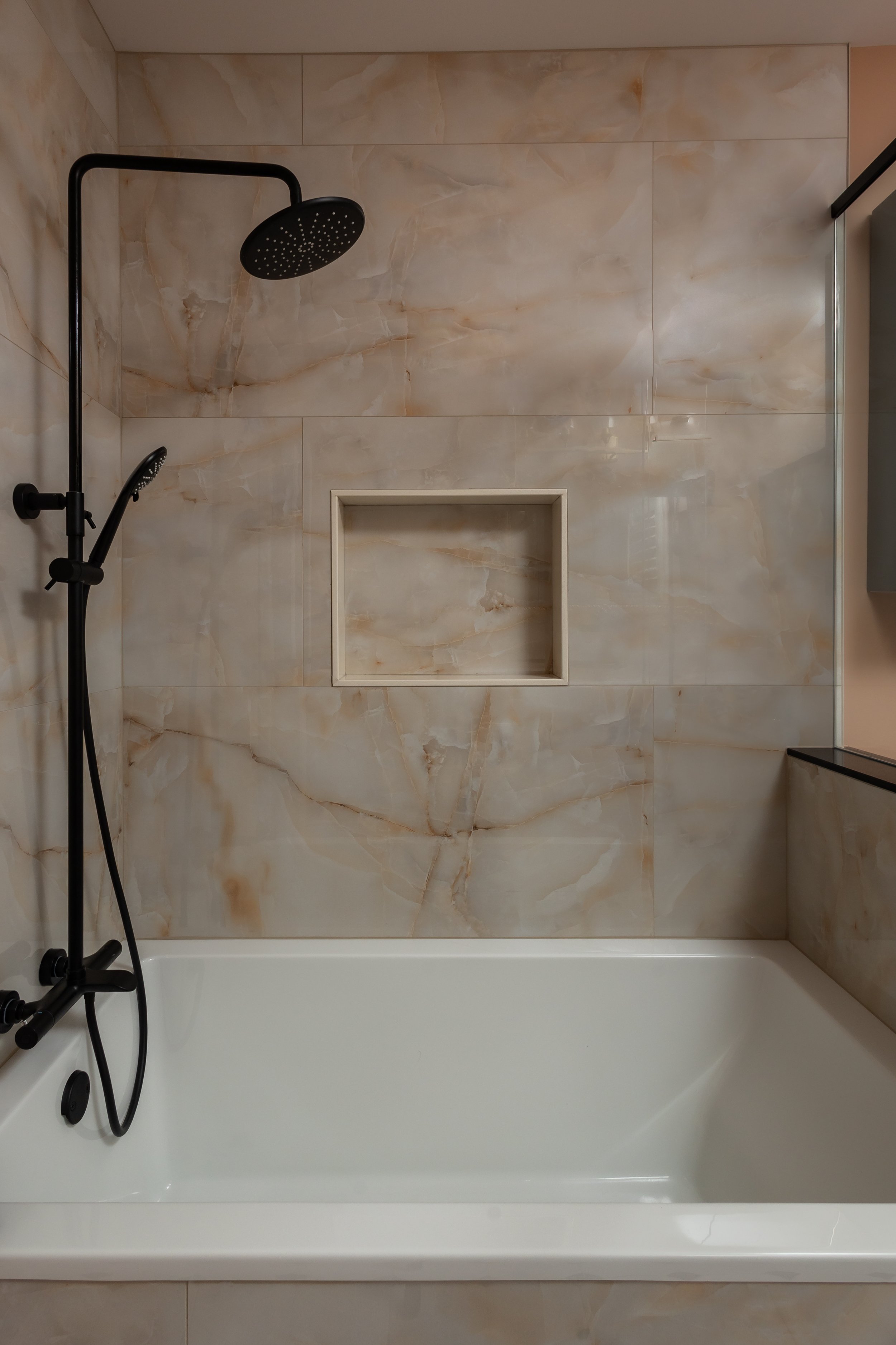 Pink onyx bathroom tiles - DAREALEO DESIGN