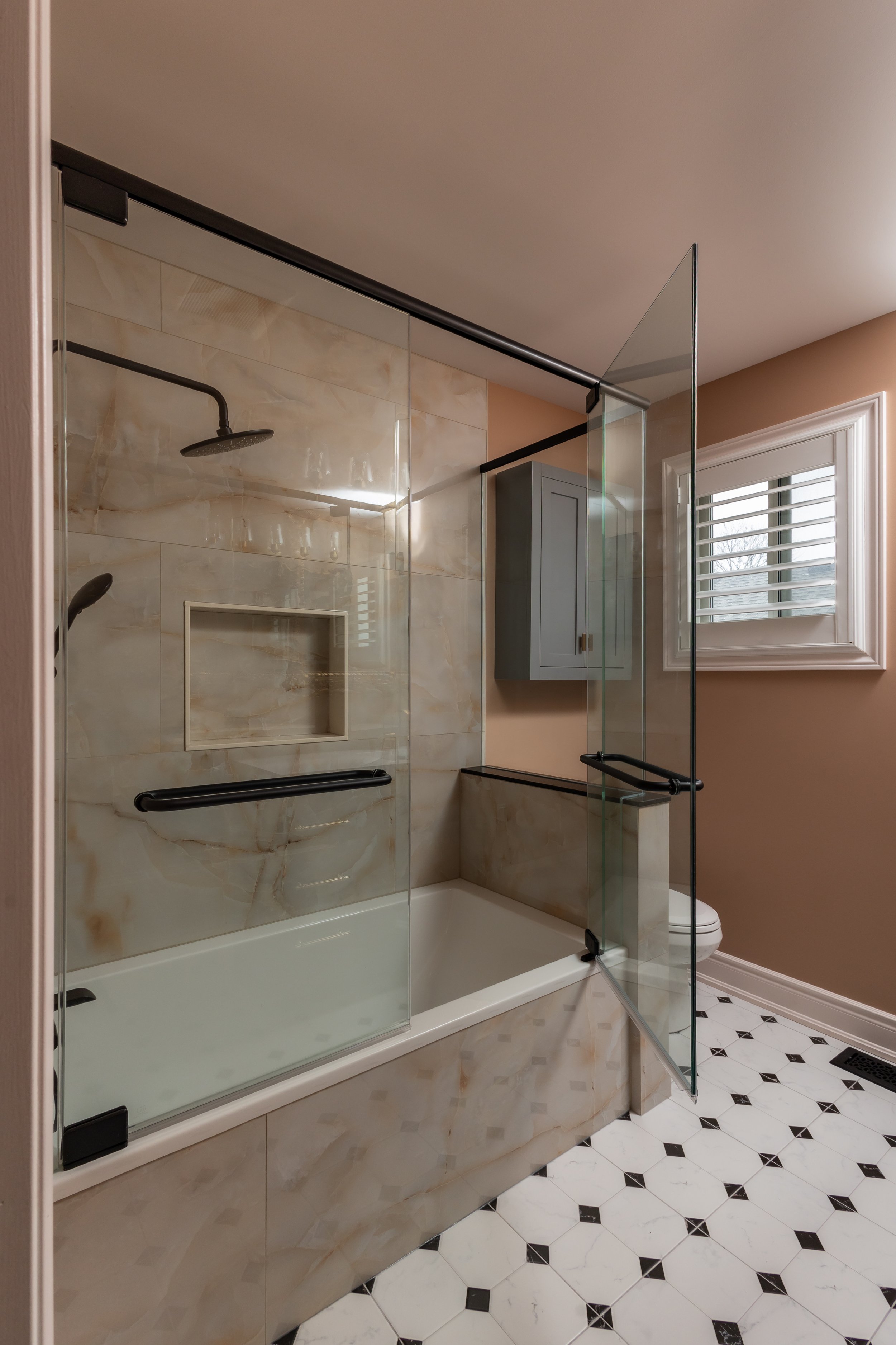 Shower interior design - DAREALEO DESIGN
