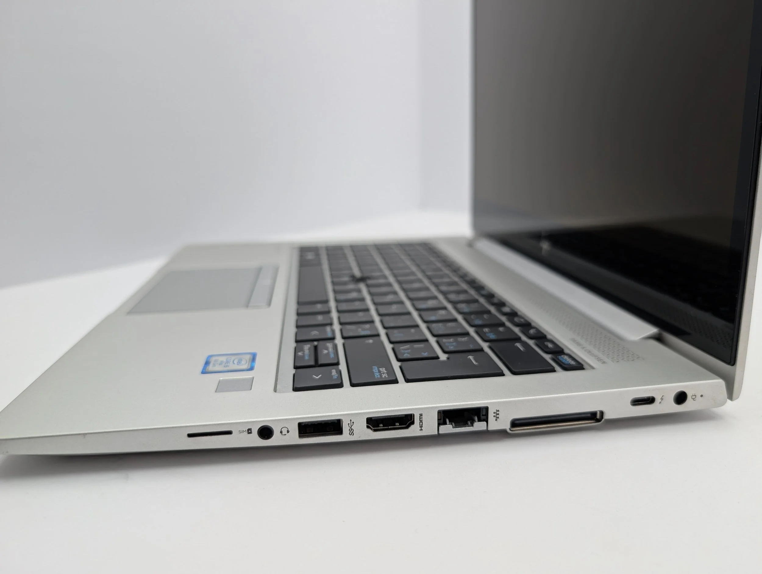 65HP Elitebook 830 G5 - Right.jpg