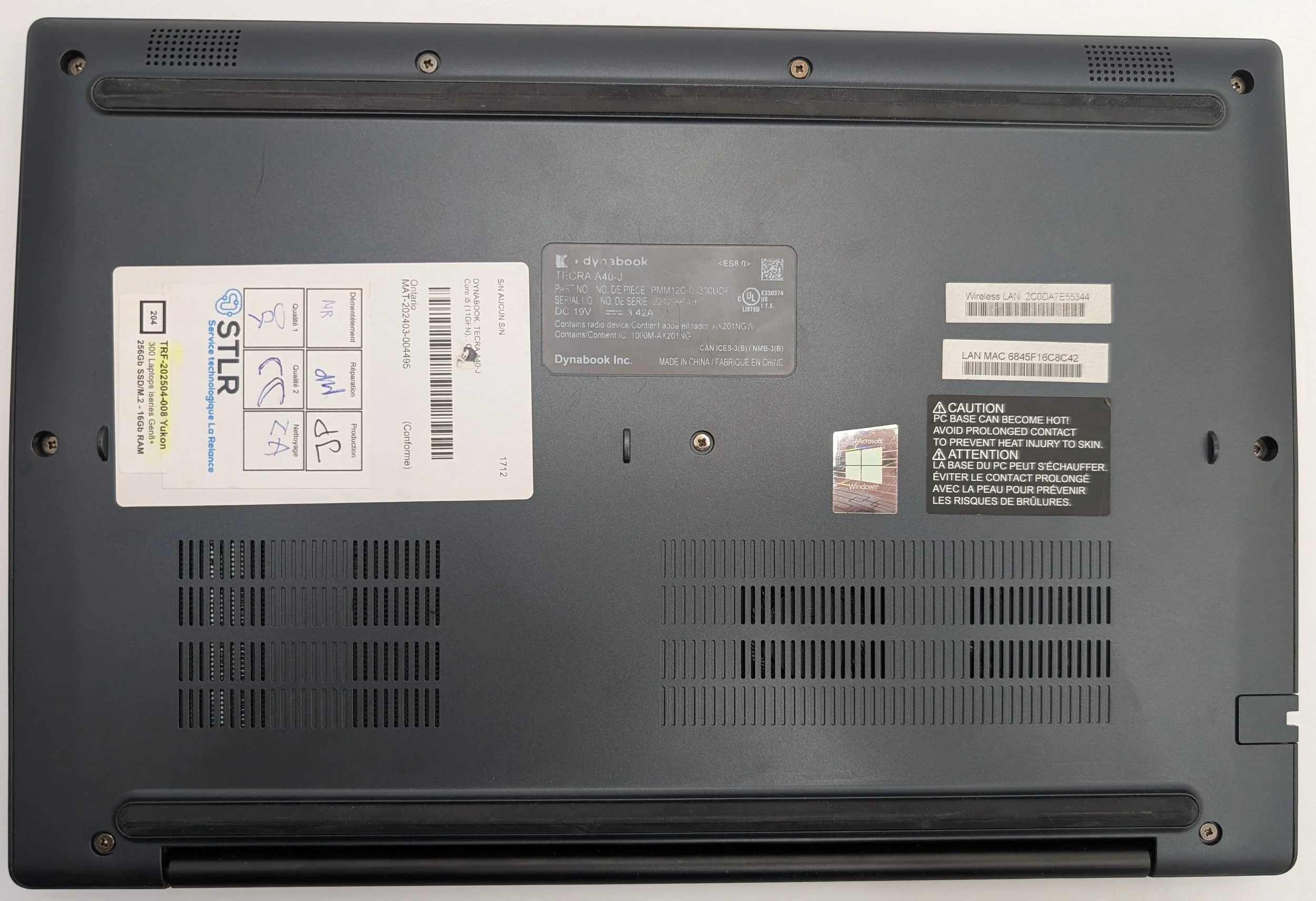 59Dynabook Tecra A40-J - Bottom.jpg