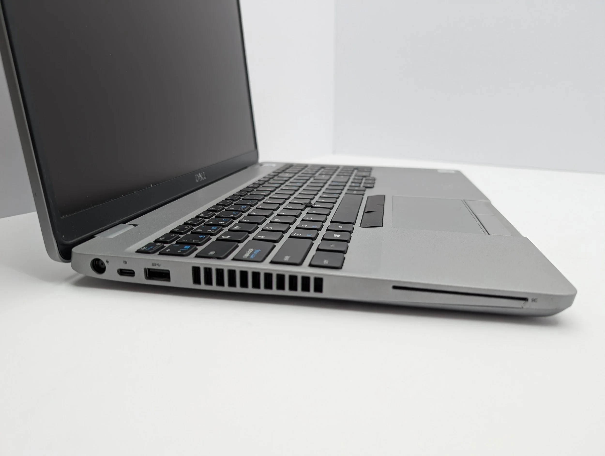 45DellLatitude 5510 left.jpg
