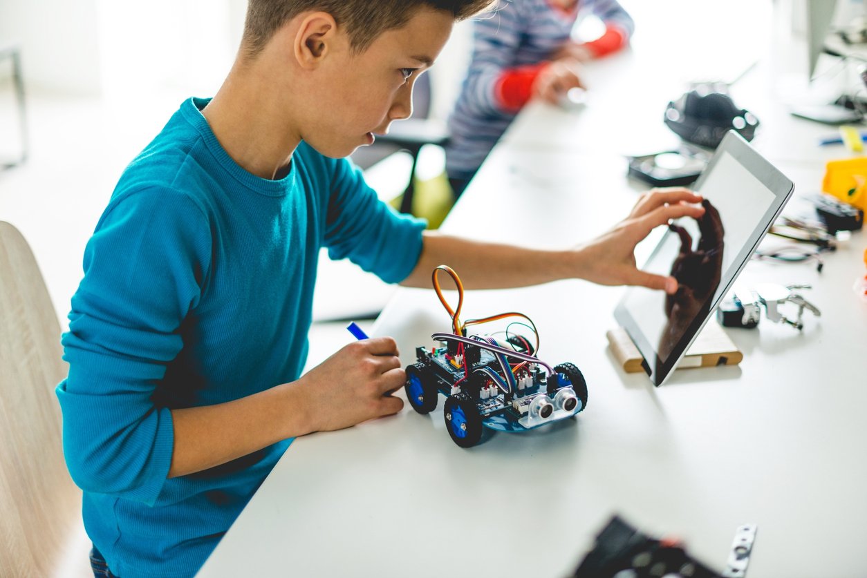 Flyers for STEM & Robotics Classes: Attract Young Minds and Fill Your Programs Fast