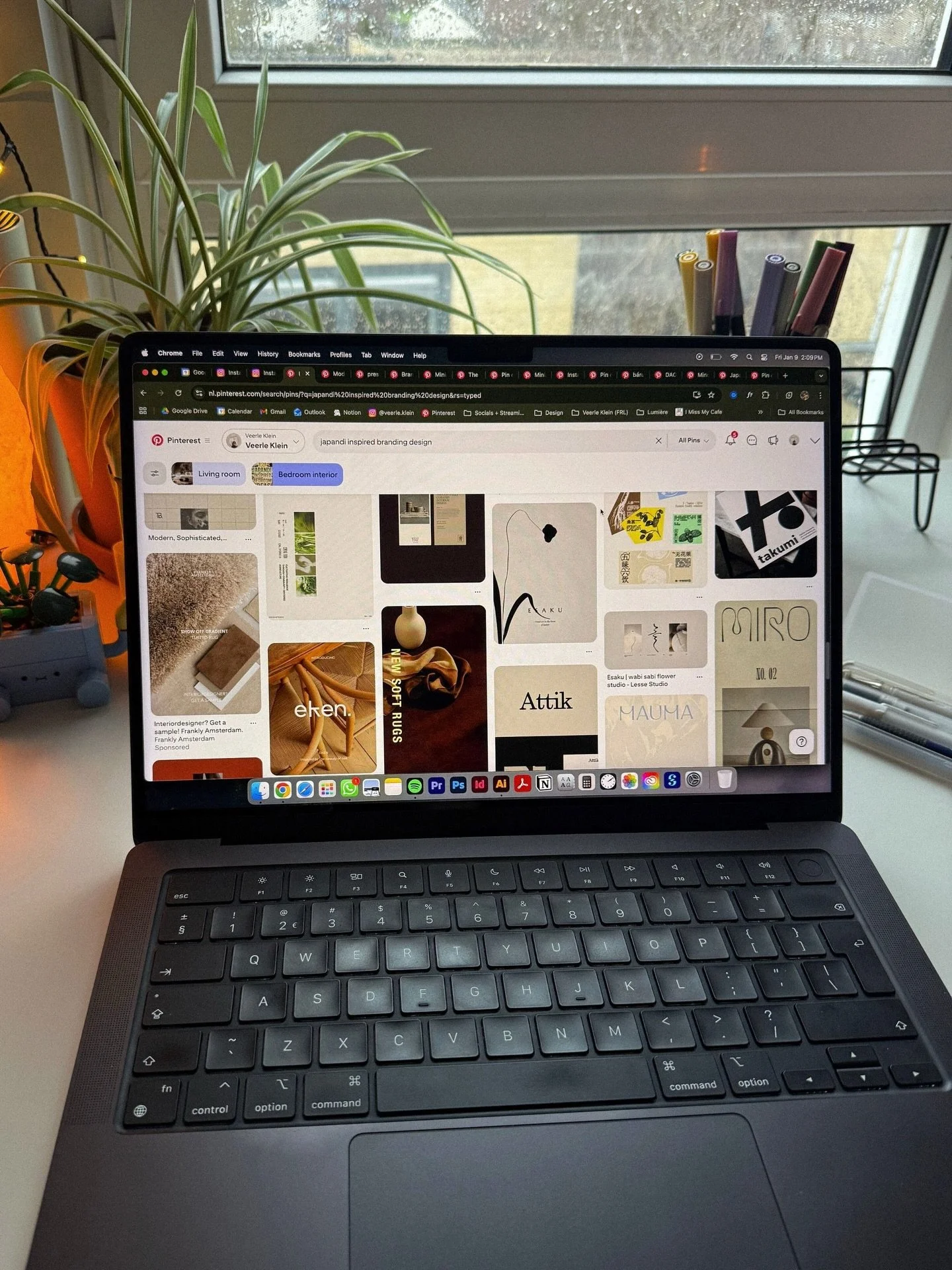 Today&rsquo;s view in the studio 💻✨ Moodboarding is truly one of my favourite things to do!

Have a good Friday everyone! What are your weekend plans?💭