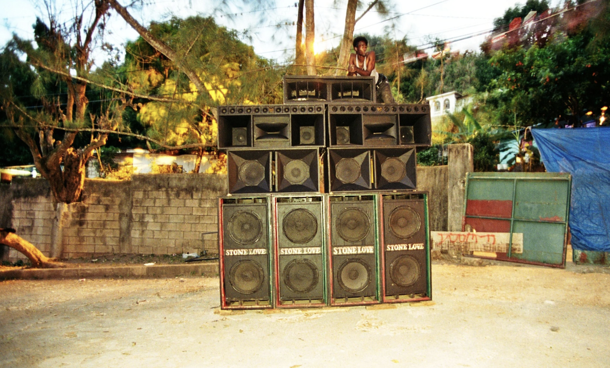 ISLAND GROOVES: REGGAE & DUB with DJ AZZA