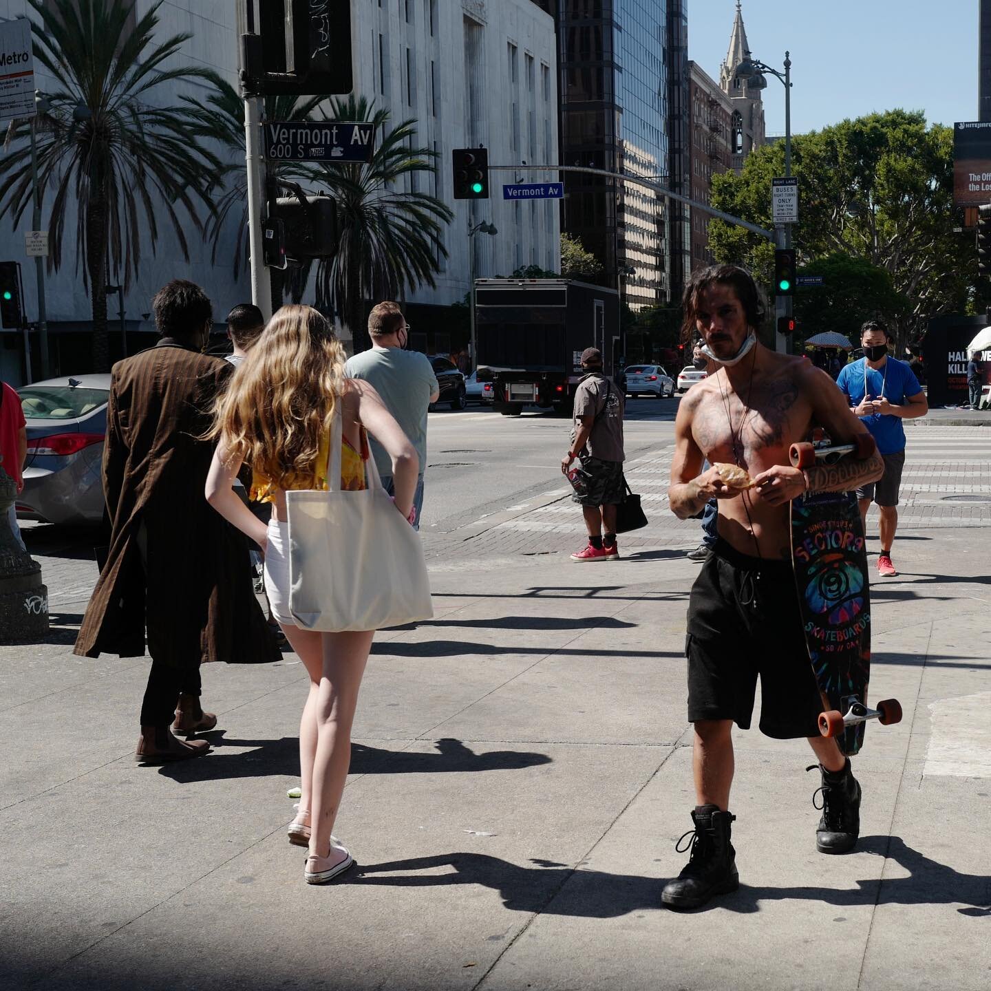 City of Angels.
.
.
.
#losangeles #wilshireblvd #koreatown #documentaryphotography #streetphotography #street #streetphotographers #leicaq #leica @leicacamerausa