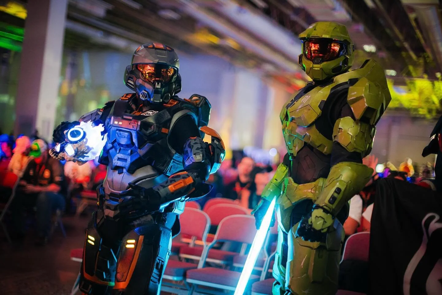 Check out this INSANE shot of @nobleofdeath16 and @teamjtf4 at @hcs with our Oddball and @costumedork&rsquo;s energy sword! 

Kits and finished Infinite Oddballs are available on our website and Etsy🔥💀

📸 Reece Martinez

#haloinfinite #halo #hcs #