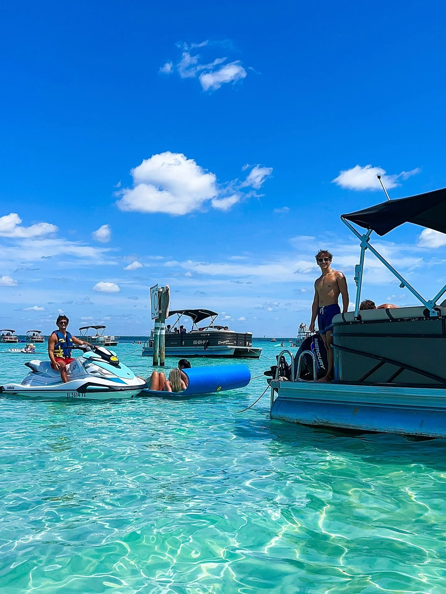 🚤🦀🏝️ Vibin&rsquo; at @Crab_Island comes in all shapes and speeds!

‼️ Jet skis for the thrill-seekers, pontoons for the chill squad &mdash; Boogies has the perfect ride for your crew.

😎🤙🏻🌊 Gather your friends, grab your sunnies, and let the f