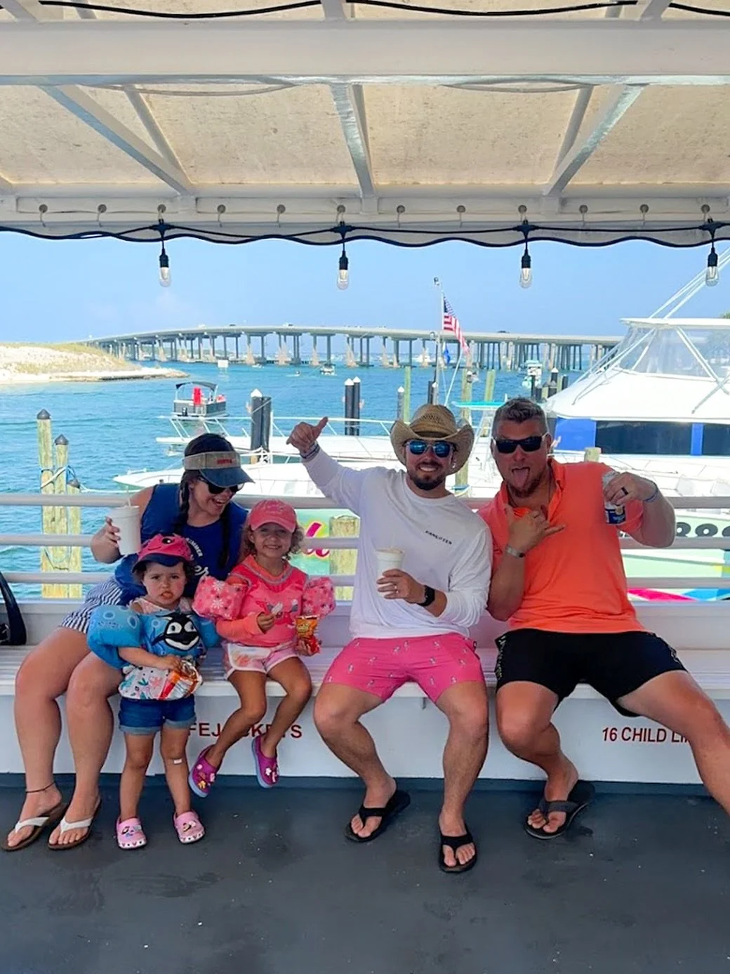 ‼️🚢✨ Fun on the water isn&rsquo;t just for the kids!!!

🐬🍹🍺 While the little ones are amazed at dolphins popping all around, parents can kick back with cold drinks from Boogies Glass Bottom Boat&rsquo;s very own bar.&nbsp;

😎🤙🏻🌊 Your happines
