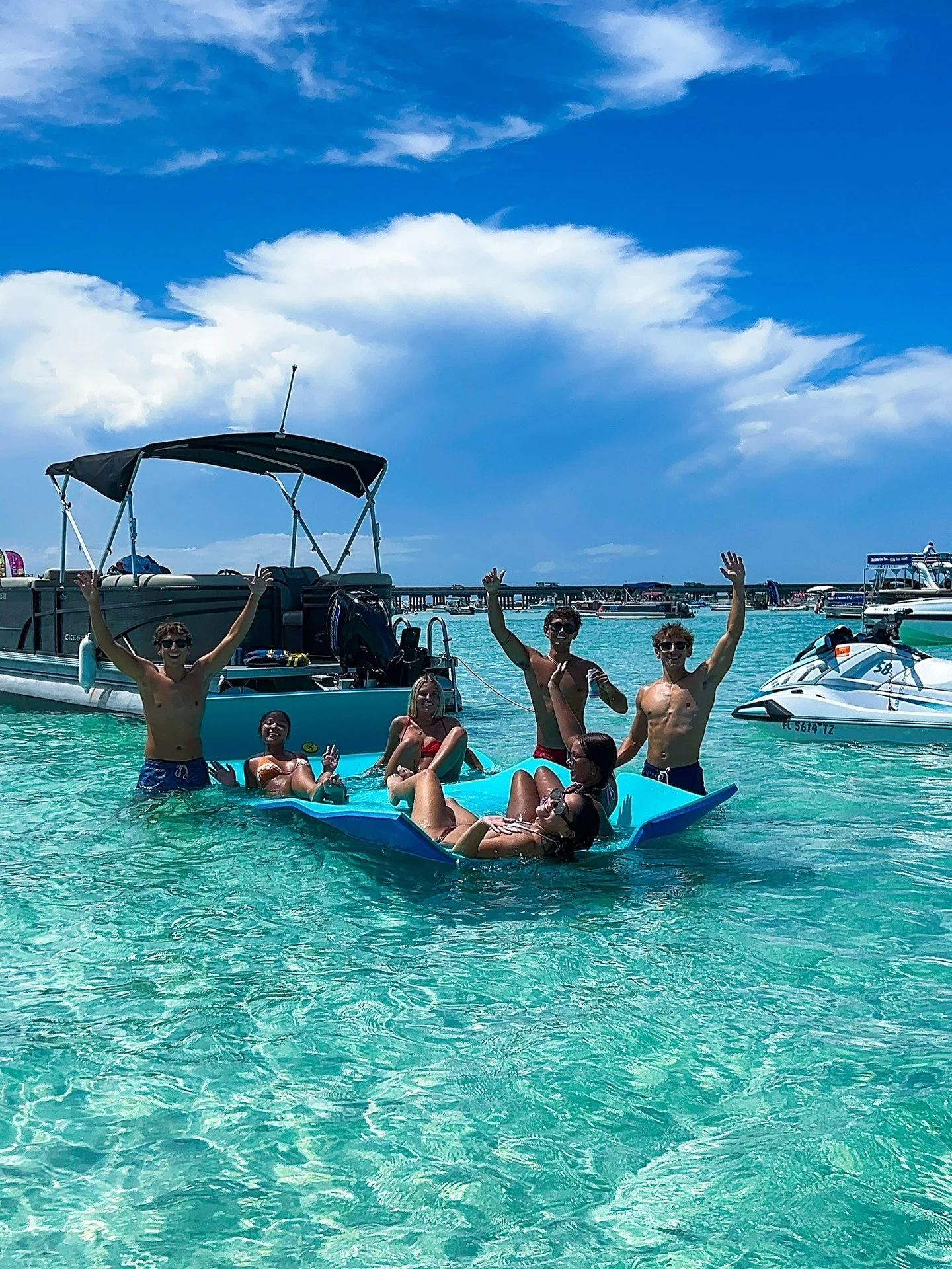 😍 The crowds are gone, the water&rsquo;s calm, and the vibes? Immaculate!

🚤🦀🏝️ November&rsquo;s made for slow pontooning, lily-pad lounging, and @Crab_Island exploring &mdash; all Boogies style.&nbsp;

😎🤙🏻🌊 Grab your crew, your playlist, and