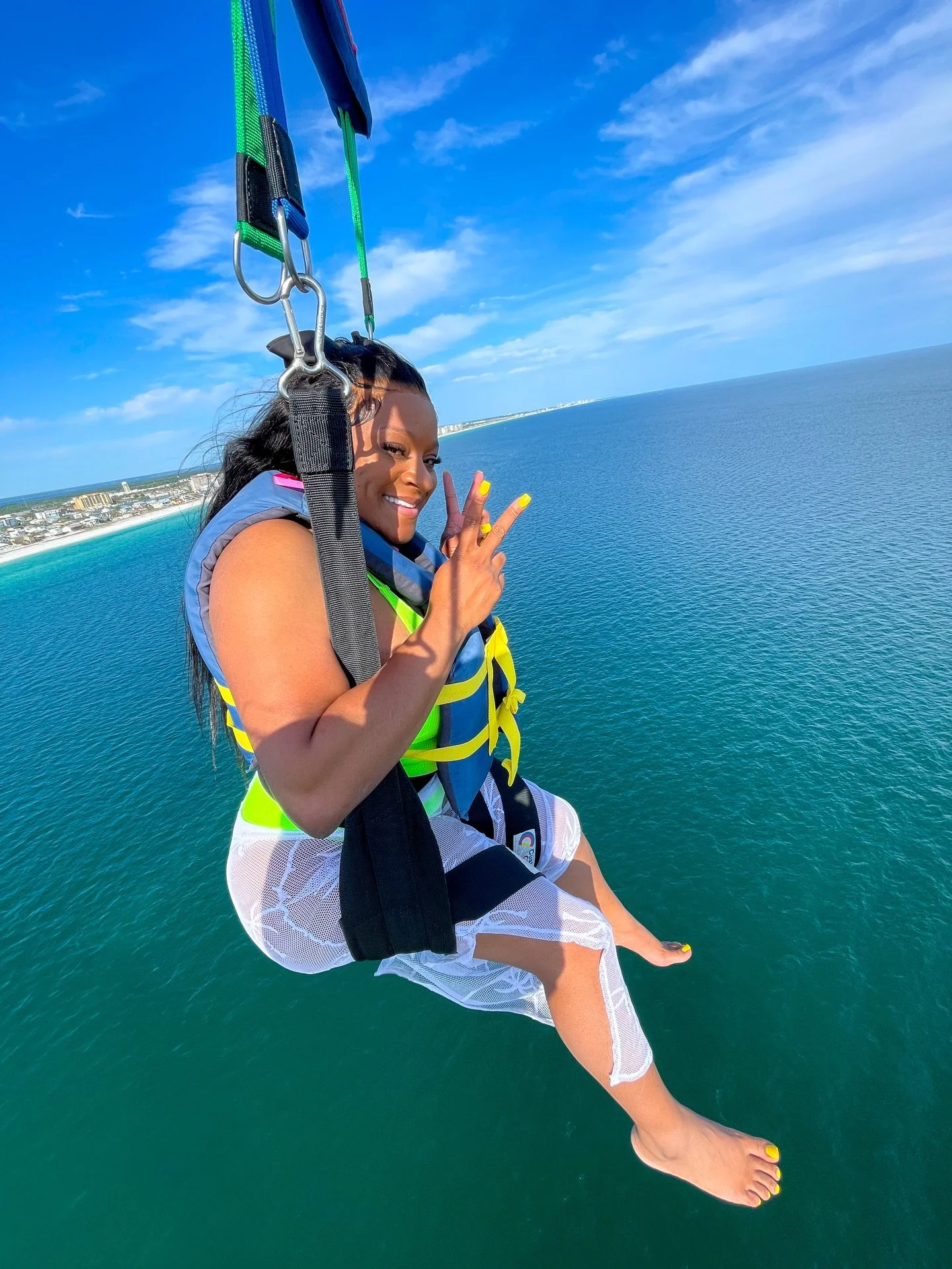 🚤🪂💦 Parasailing ain&rsquo;t about the fear &mdash; it&rsquo;s about the freedom!

🕊️ 400 ft above the water, you&rsquo;ll find yourself sending peace to the world and wondering why you didn&rsquo;t try it sooner.

😎🤙🏻🌊 Beginning of March = pe