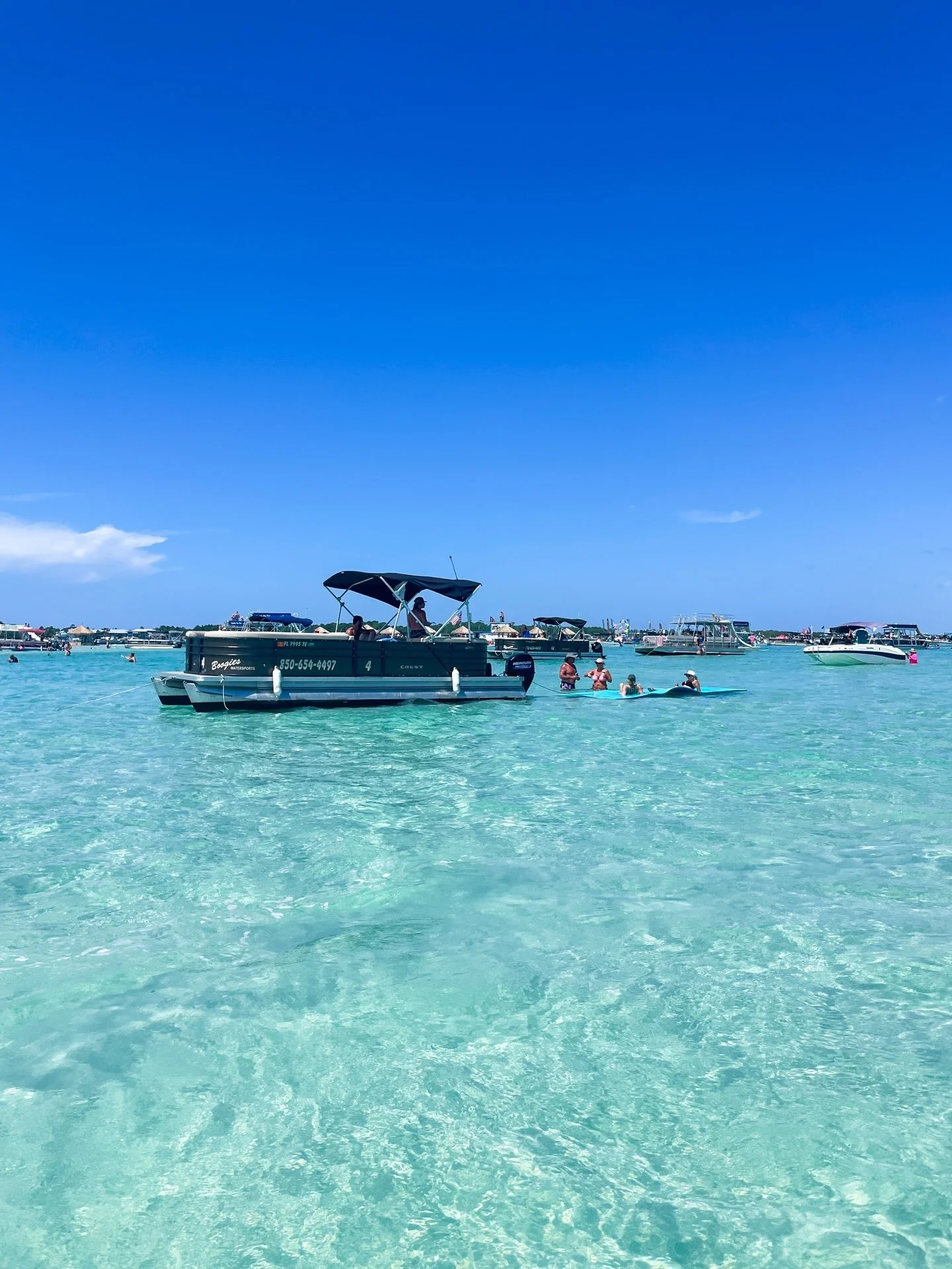 🚤🦀🏝️ Roll out the lily pad at @Crab_Island&hellip;

😎🤙🏻🌊 And watch the &ldquo;whose turn is it?&rdquo; debate begin

🌐 Book Online: link in bio
📞 Call to Book: (850) 654-4497
📩 DM us for more info

#BoogiesWatersports #DestinFlorida #Destin