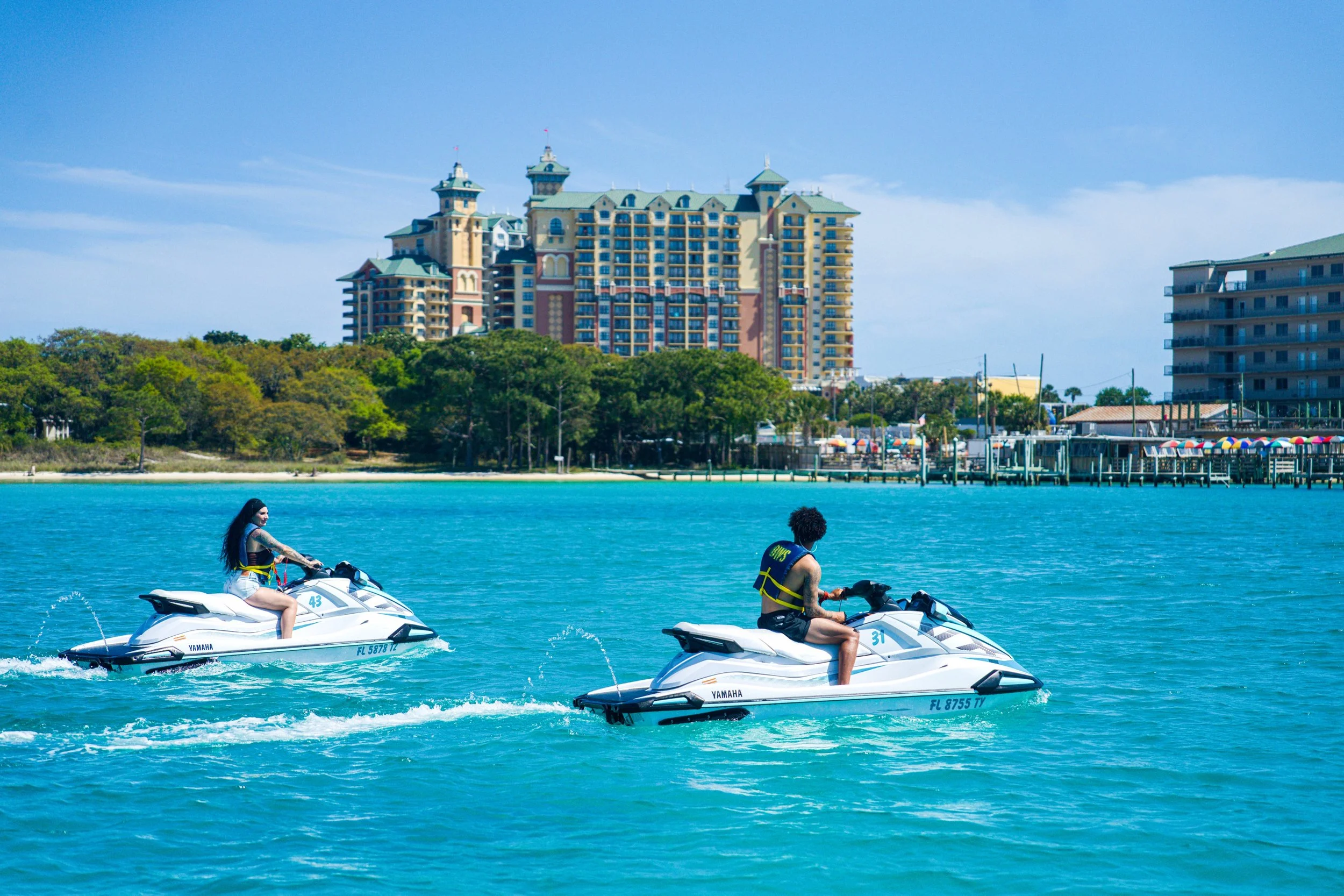 😍💨💦 Jet skis are cool!

🧐🤔🤨 Know what is cooler?

😎🤙🏻🌊 That feeling when you stop for a second in the middle of the bay, look around, and realize your office for the day is emerald water in every direction

📍 Find us @HWVDestin

🌐 Book On