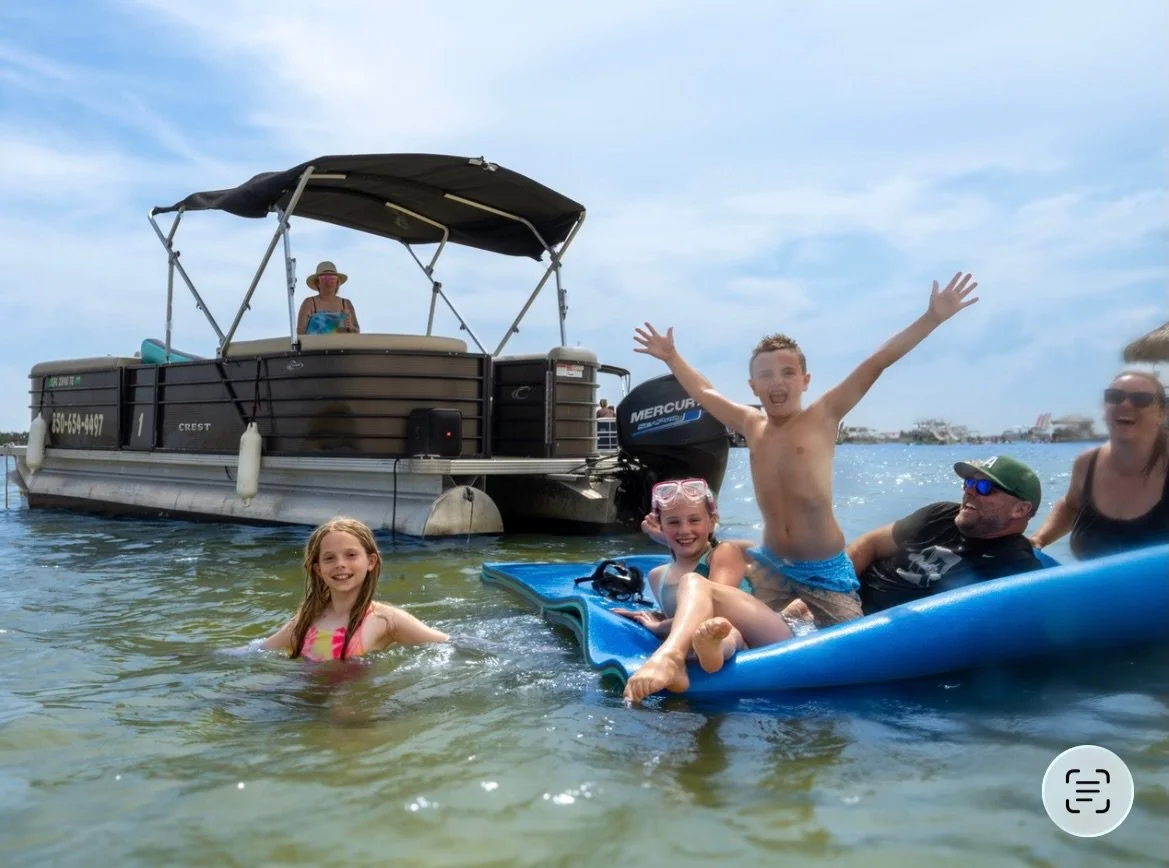 😍🛟🎊 Consider the Lily Pad your pontoon&rsquo;s floating bonus room for the Labor Day Weekend celebration!

🚤🛟💦 The kids can play, the grown-ups can lounge, and somehow five minutes later everybody ends up laughing and splashing around together.