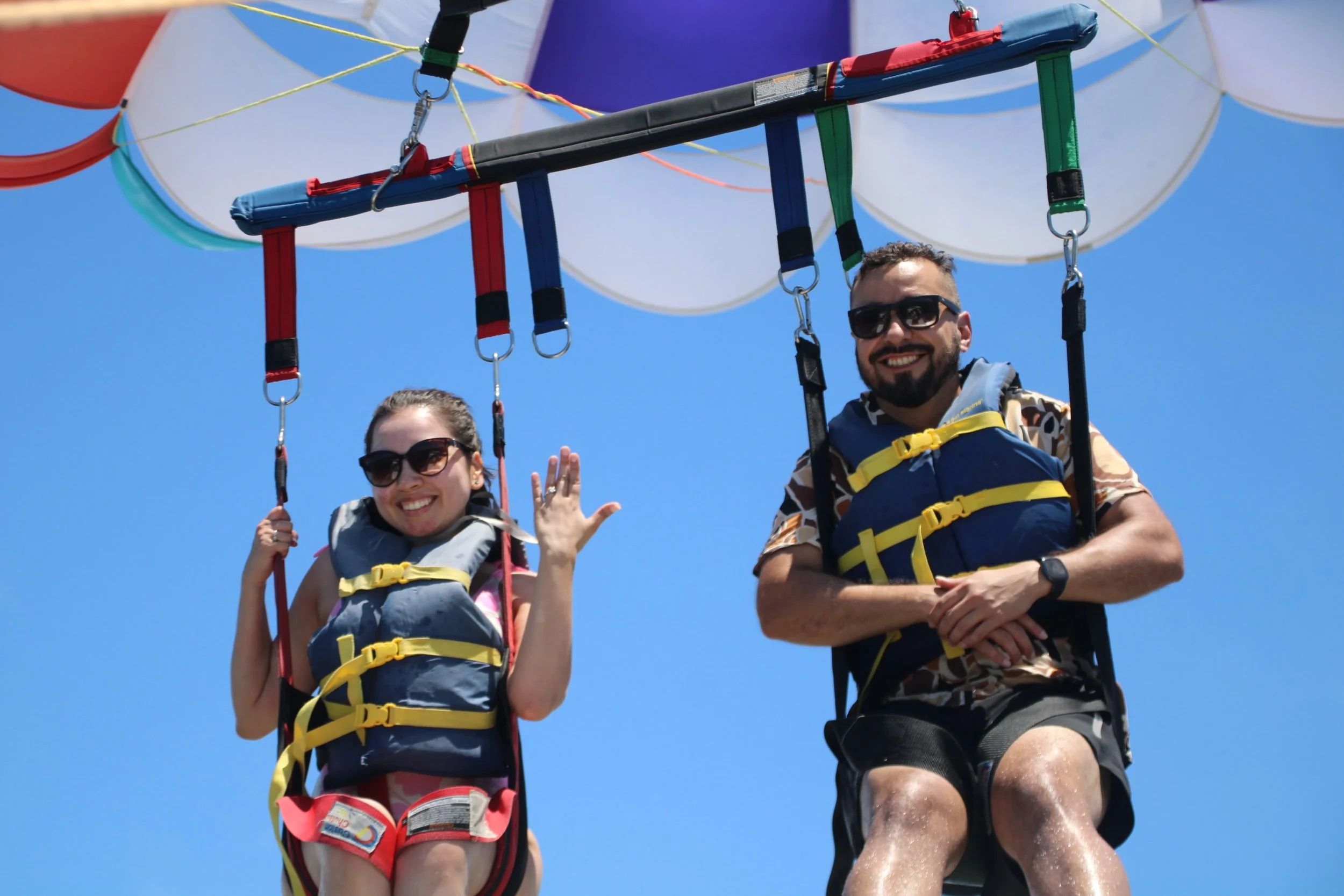 💕 Apparently love isn&rsquo;t just in the air...

🚤🪂💍 Sometimes it&rsquo;s way up in the air over Destin.&nbsp;

🌬️ If you&rsquo;ve been waiting for a proposal idea that feels a little more YOU than the usual dinner table, consider taking the bi