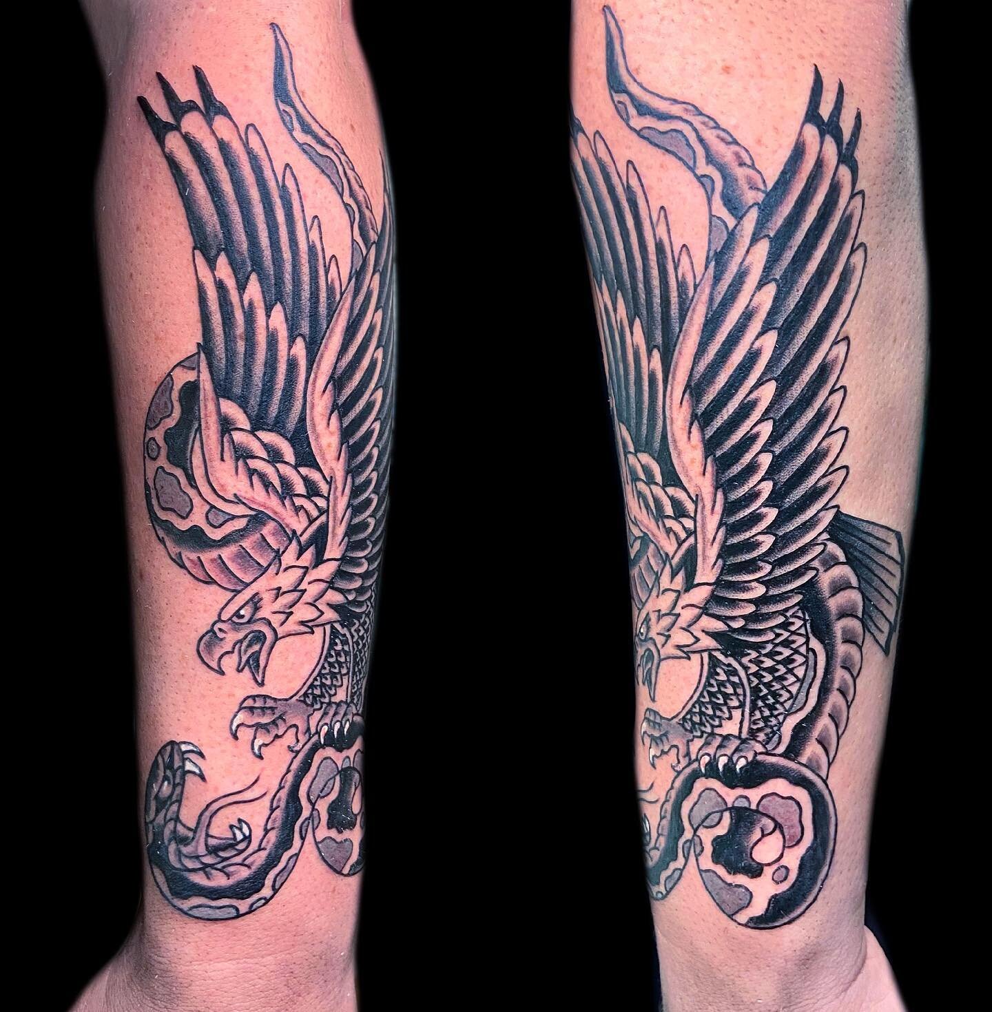 ::NOW BOOKING MAY AND JUNE!:: Snake and eagle battle for Alex. Thanks man! Swipe for vid
.
.
.
.
.
 #houstontattooartist #austintraditionaltattoo #austintattoo #houstontattoos #atx #austintattooartist #austinjapanesetattoo