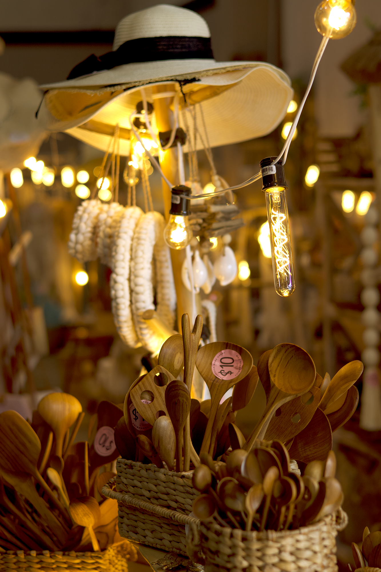 brownlightingspoons.png