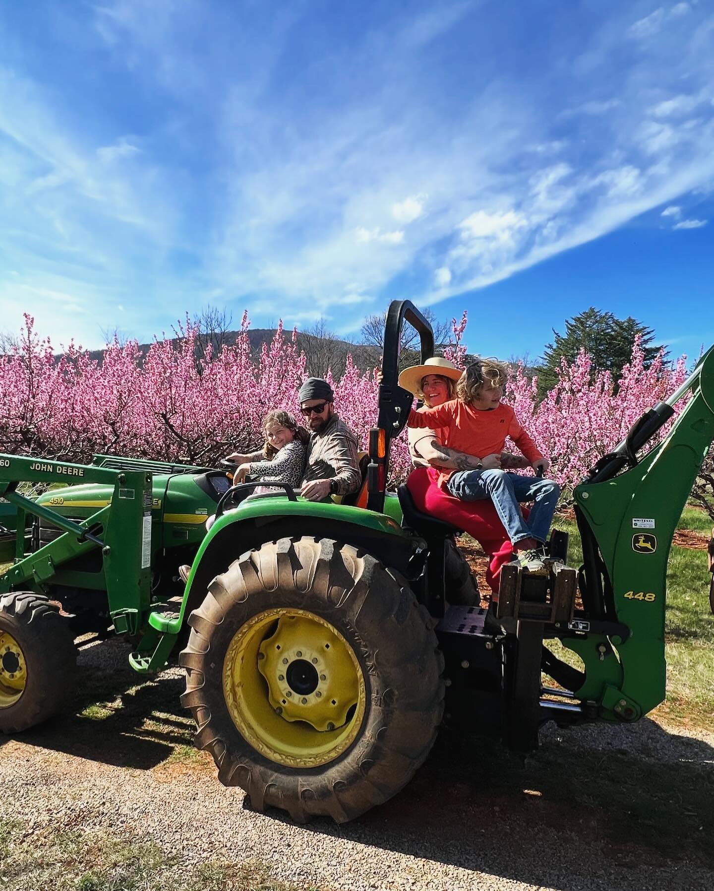 We dreamt of this life for a long time.
🚜🍑🏠⛰️🌳🌸

We envisioned living in an old farmhouse, surrounded by vast open space, expansive mountain views stretching as far as our eyes can see. Growing food in regenerative ways. Making space available f