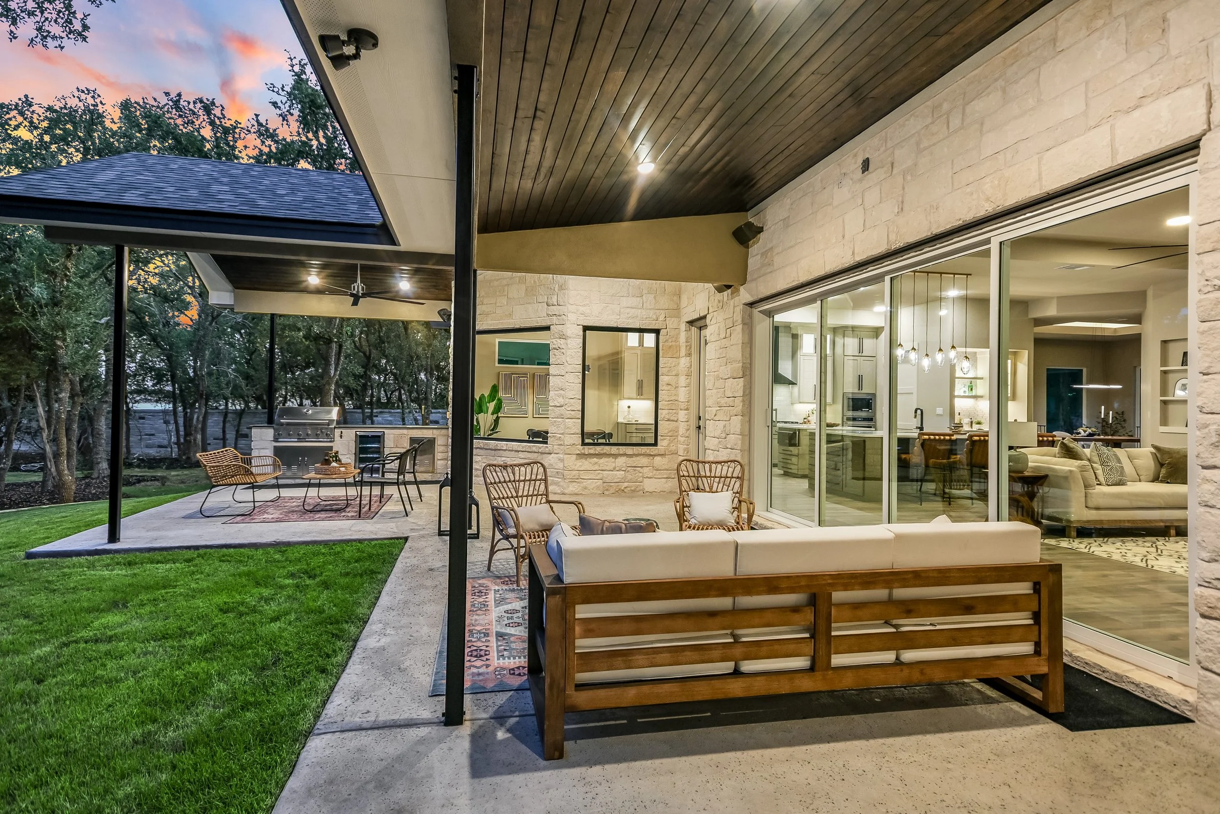 006_Covered Patio.jpg