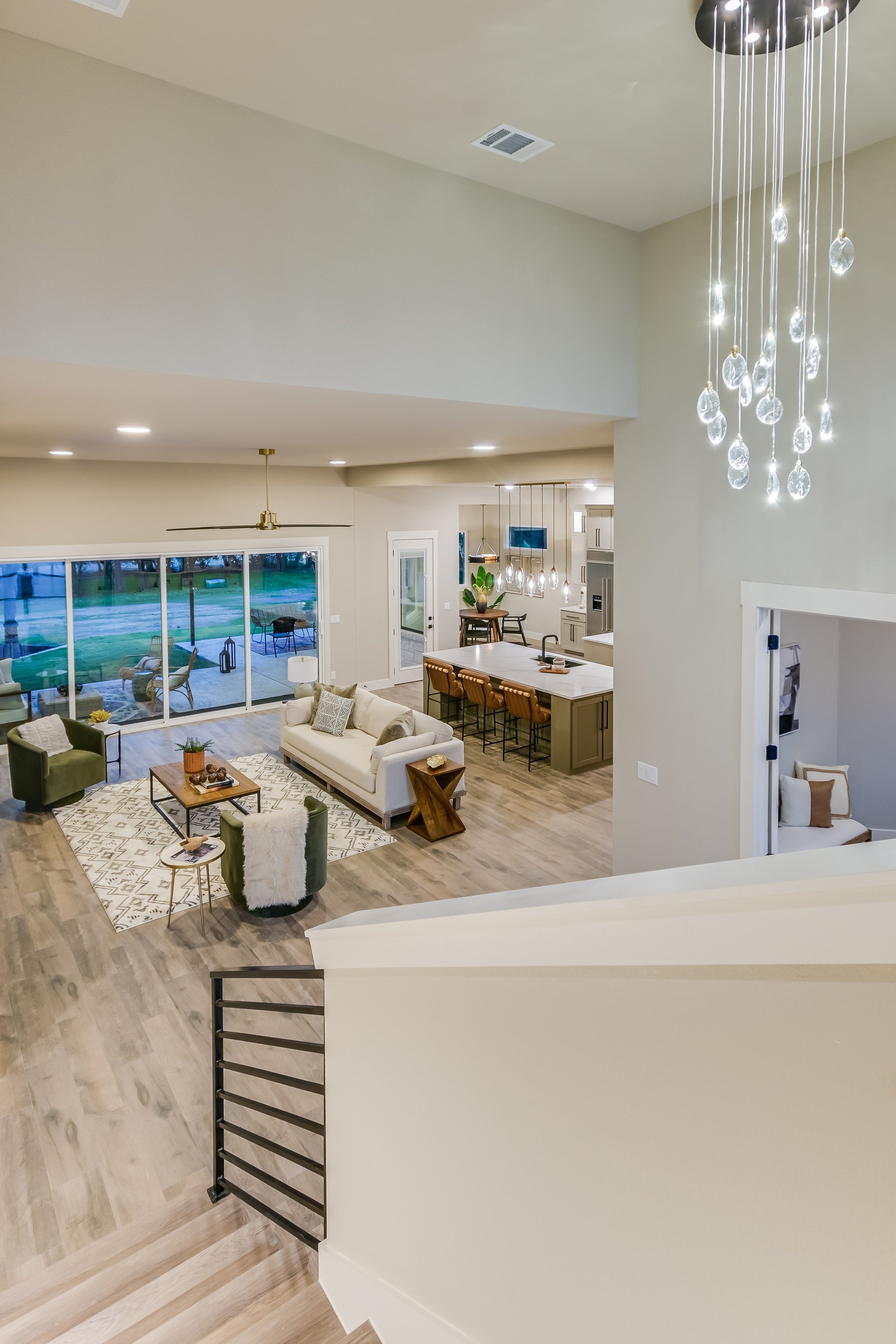 039_Stairs View v.jpg