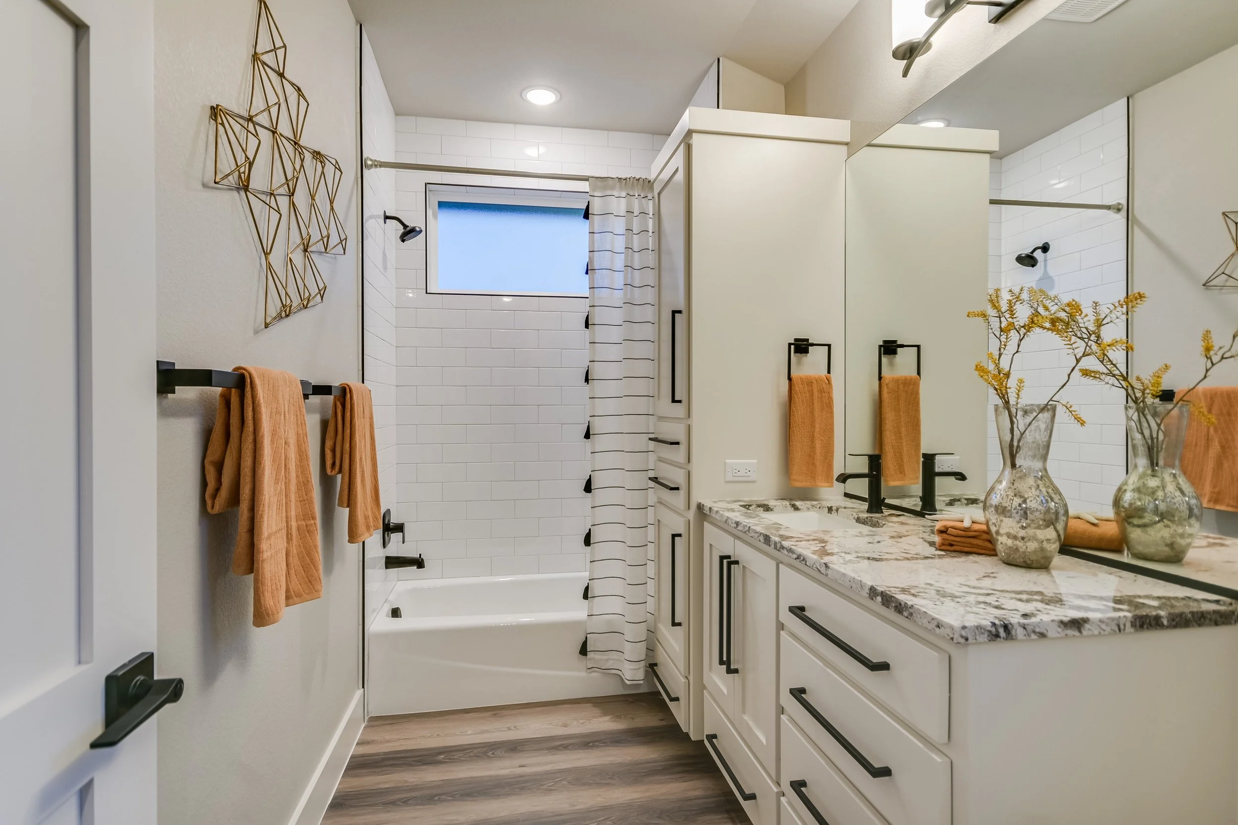 036_3rd Bathroom.jpg