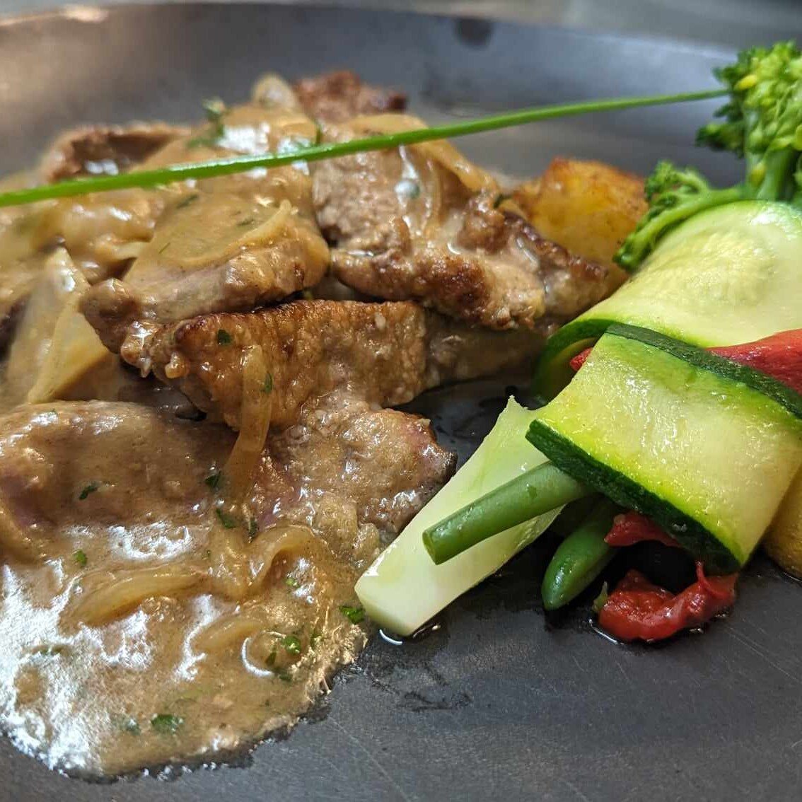 Nous vous pr&eacute;sentons notre tout nouveau menu d&eacute;jeuner, con&ccedil;u pour satisfaire toutes vos envies et rehausser votre exp&eacute;rience culinaire ! 🍽️✨ Notre derni&egrave;re nouveaut&eacute; : le foie de veau (fegato) &agrave; vous 