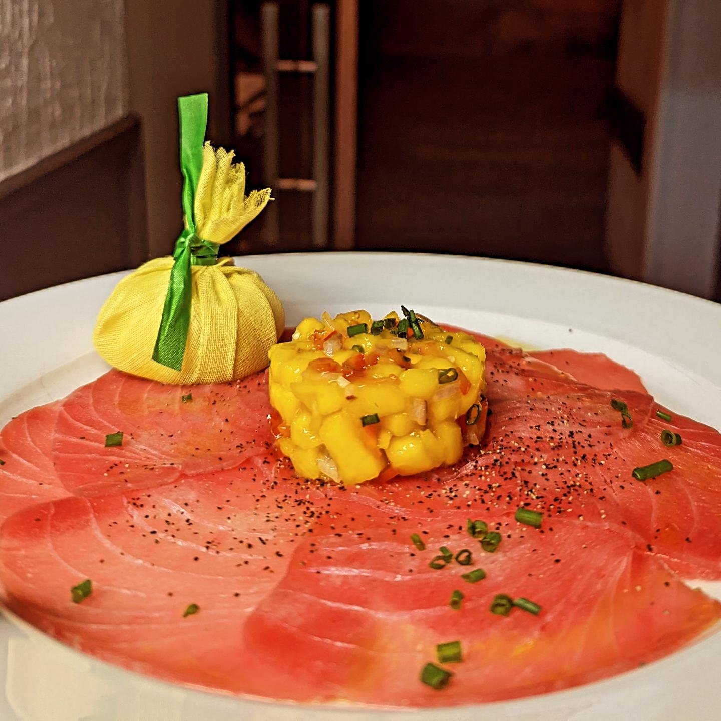 🥭 Try our tantalizing Tuna Carpaccio with Spicy Mango Chutney from our daily lunch menu!
🐟🥭🥗 It's a perfect combination of fresh, thinly sliced tuna and a vibrant mango salad, creating a burst of flavors and textures on your plate. 😋🌞🍽️ #TunaC