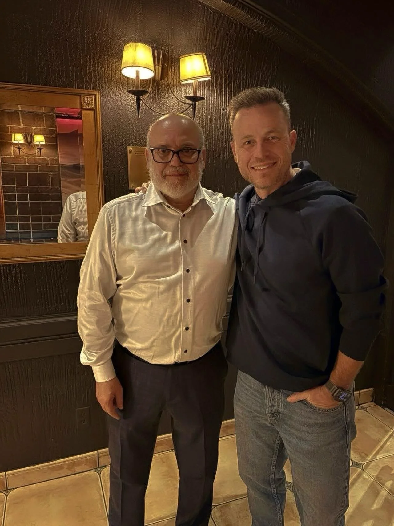 Un plaisir d&rsquo;accueillir Louis Morissette, un artiste qui enrichit notre culture par son humour et sa vision. Merci d&rsquo;avoir pris le temps de nous rendre visite, ce fut un moment des plus agr&eacute;ables! ✨🍷

-

A pleasure to welcome Loui