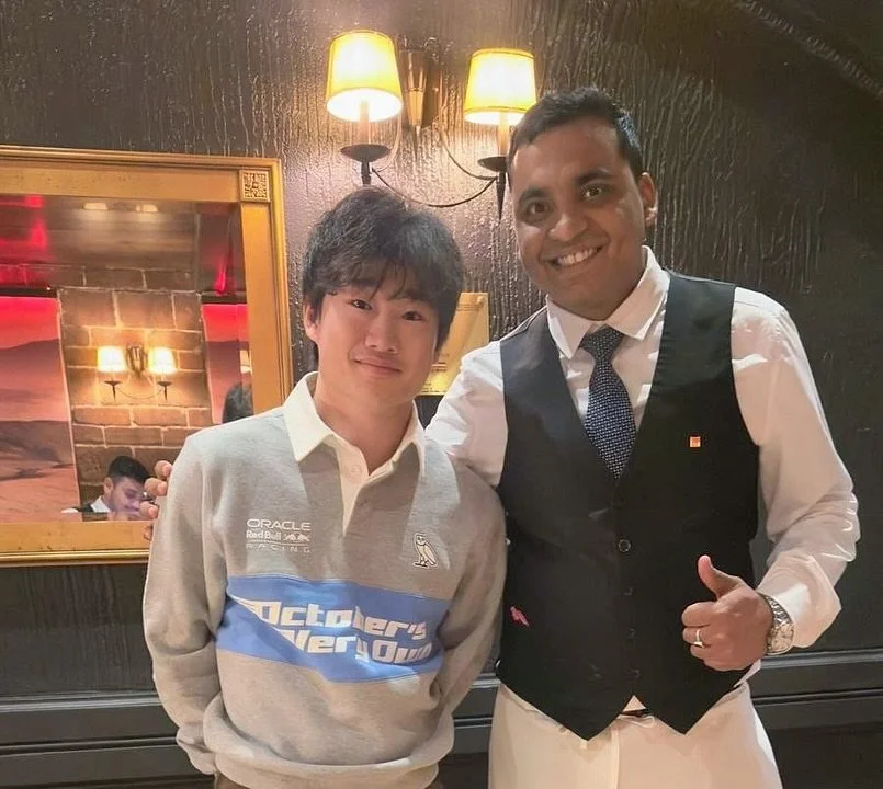Yuki Tsunoda nous a fait l&rsquo;honneur de passer par notre restaurant ce soir! L&rsquo;un des plus jeunes talents sur la grille, Yuki s&rsquo;est rapidement fait un nom en courant pour Red Bull. On lui souhaite plein de succ&egrave;s pour le Grand 