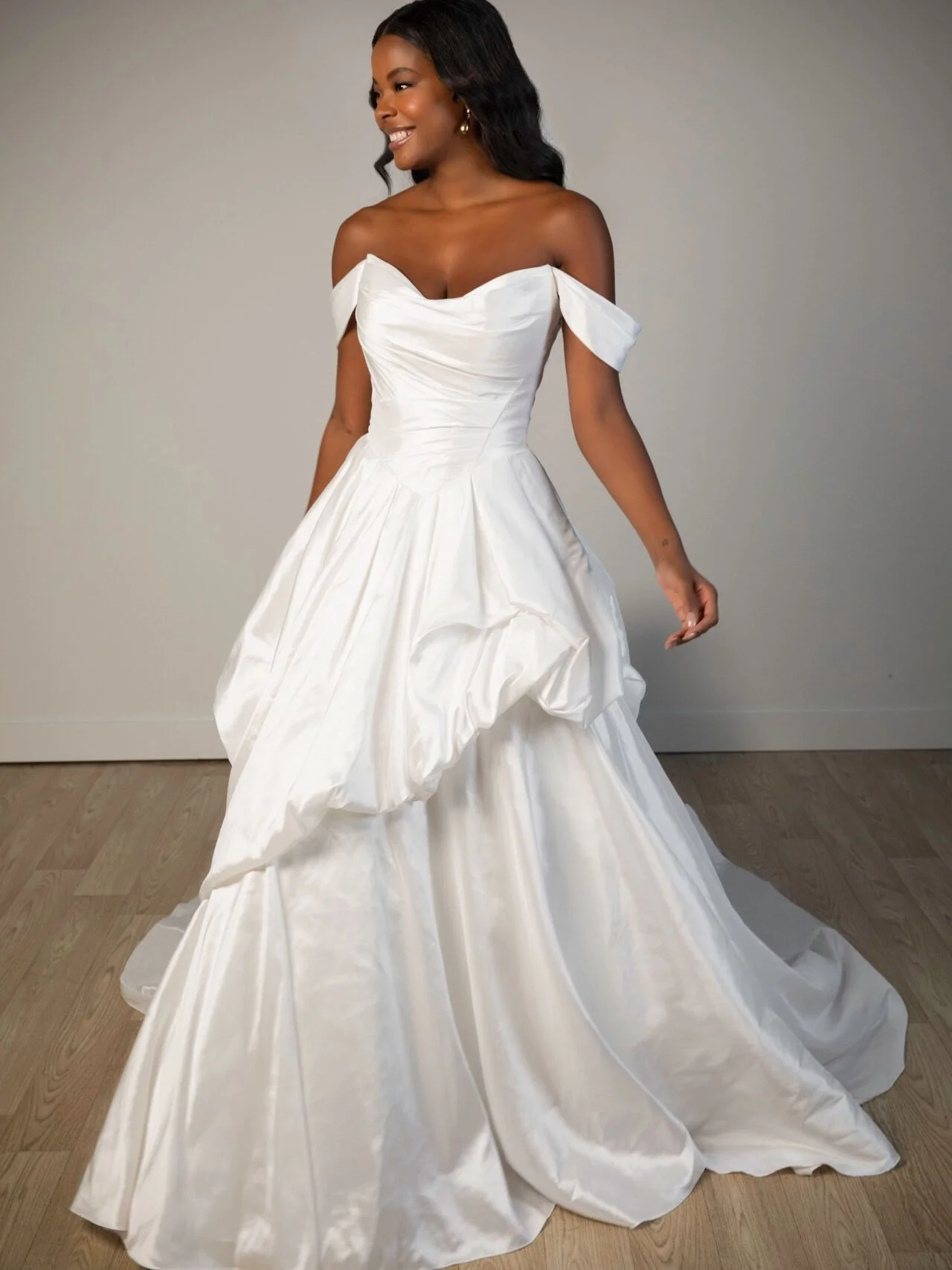 IMPORTANT ANNOUNCEMENT!! @missstellayork NEW collection dresses start arriving next month! 

Be sure to follow for ETA 💕

#bridalboutiquecrickhowell #dressinspiration #weddingdressshopping