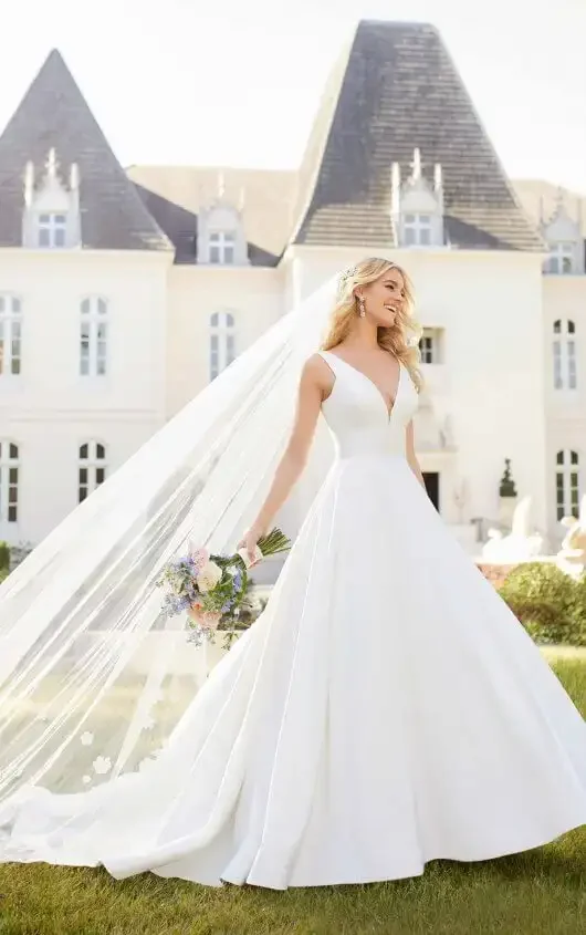 Timeless Stella York Wedding Dress in Crickhowell