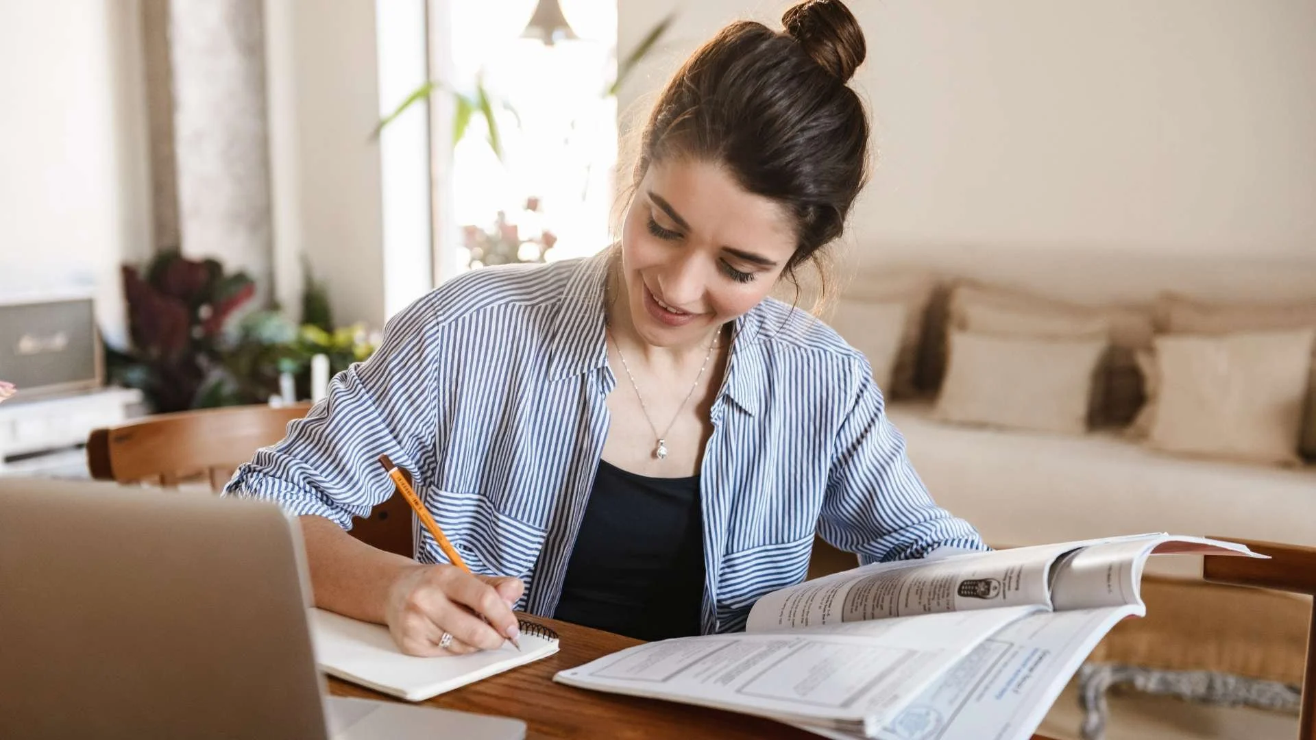 Renting Furniture vs. Buying for a Semester or Internship: Which Costs Less