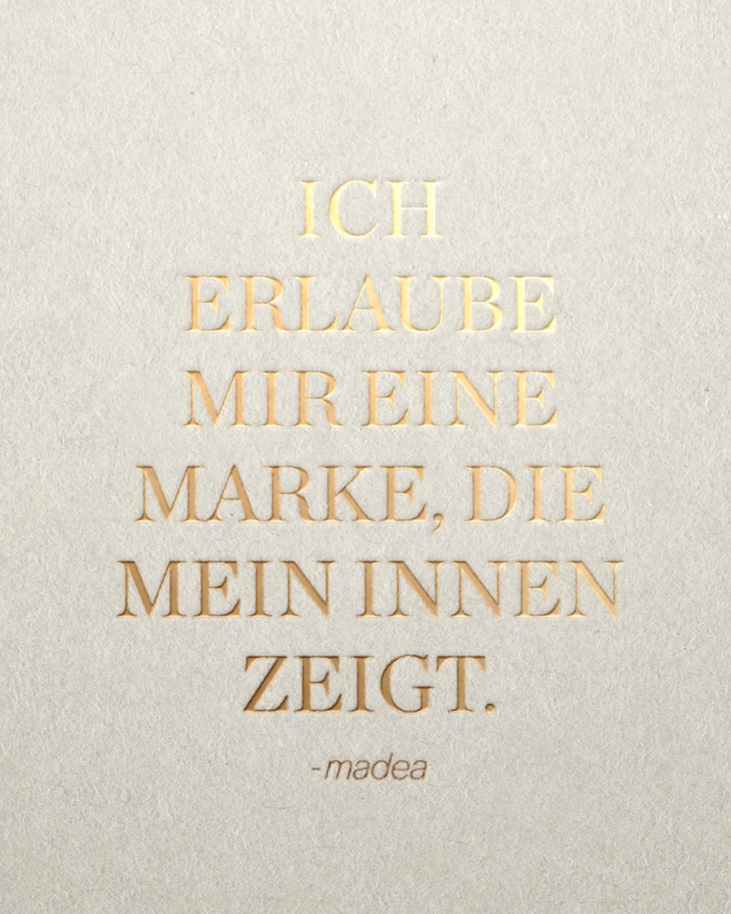 Manchmal merken wir, dass wir uns ver&auml;ndert haben &ndash;
und trotzdem fehlt der Mut, es auch zu zeigen.

Mut hei&szlig;t hier vor allem, ehrlich anzuerkennen,
wer man geworden ist.
Und sich zu trauen, genau das sichtbar zu machen. ☺️

Sich zu e