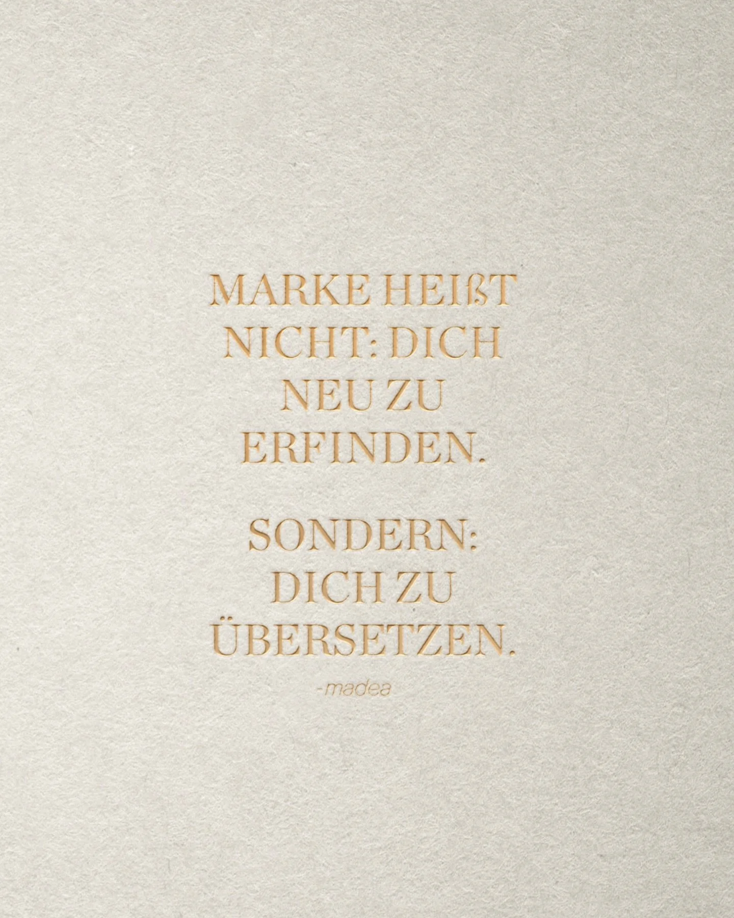 Was manchmal passiert:
Man glaubt, sich neu erfinden zu m&uuml;ssen,
um professioneller, gr&ouml;&szlig;er oder klarer wahrgenommen zu werden.

Meine Erfahrung ist eine andere.
Das Wesentliche ist l&auml;ngst da.✨

Was oft fehlt, sind die richtigen F