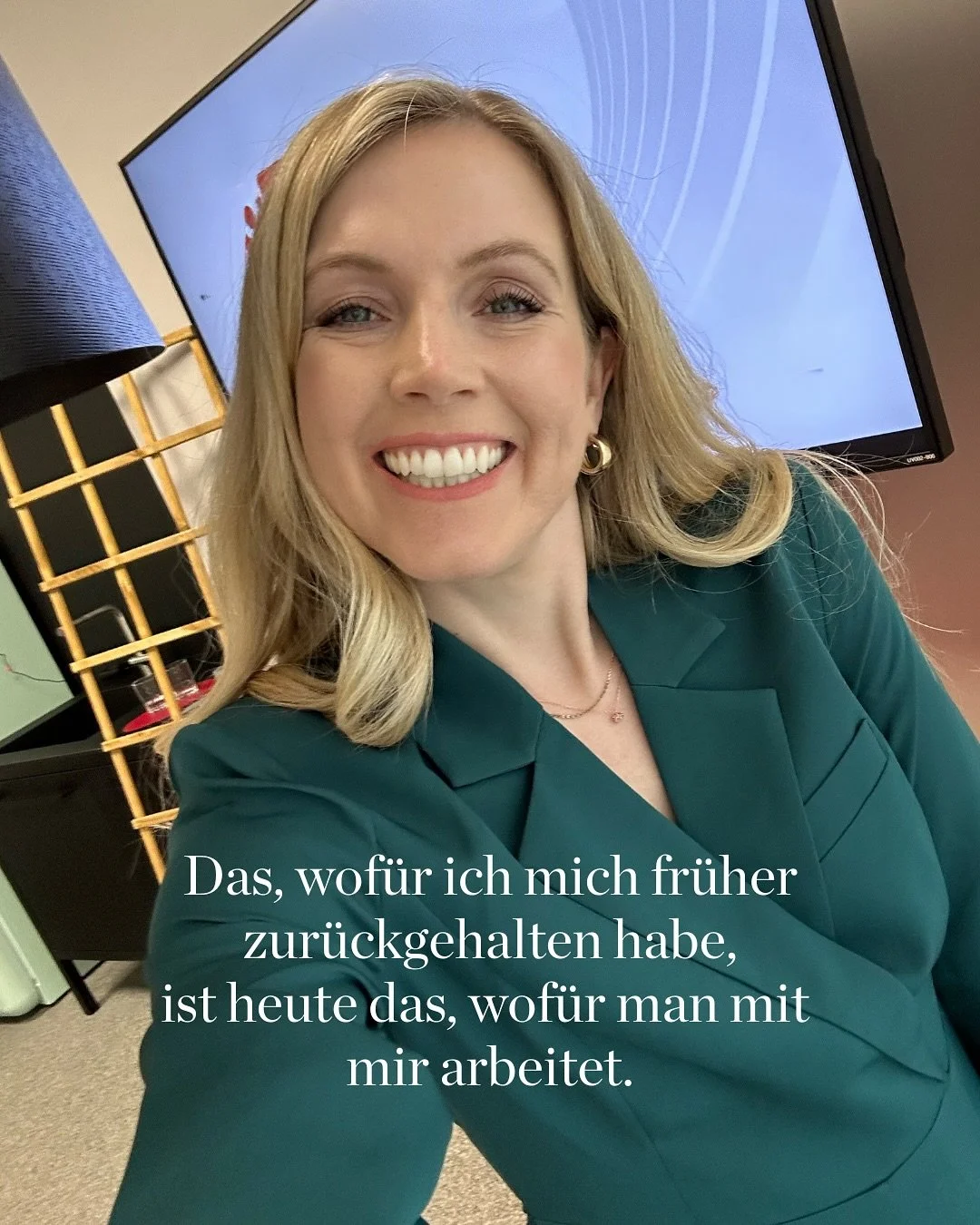 💬 

Ich habe mich lange gefragt,
ob diese Art, Marken zu entwickeln, richtig ist.

Dieses Weit-hineingehen.
Dieses gemeinsame Zur&uuml;ckgehen.
Dieses Interesse am Menschen hinter dem Unternehmen.

Ich habe gedacht,
der Weg zu einer Marke m&uuml;sst