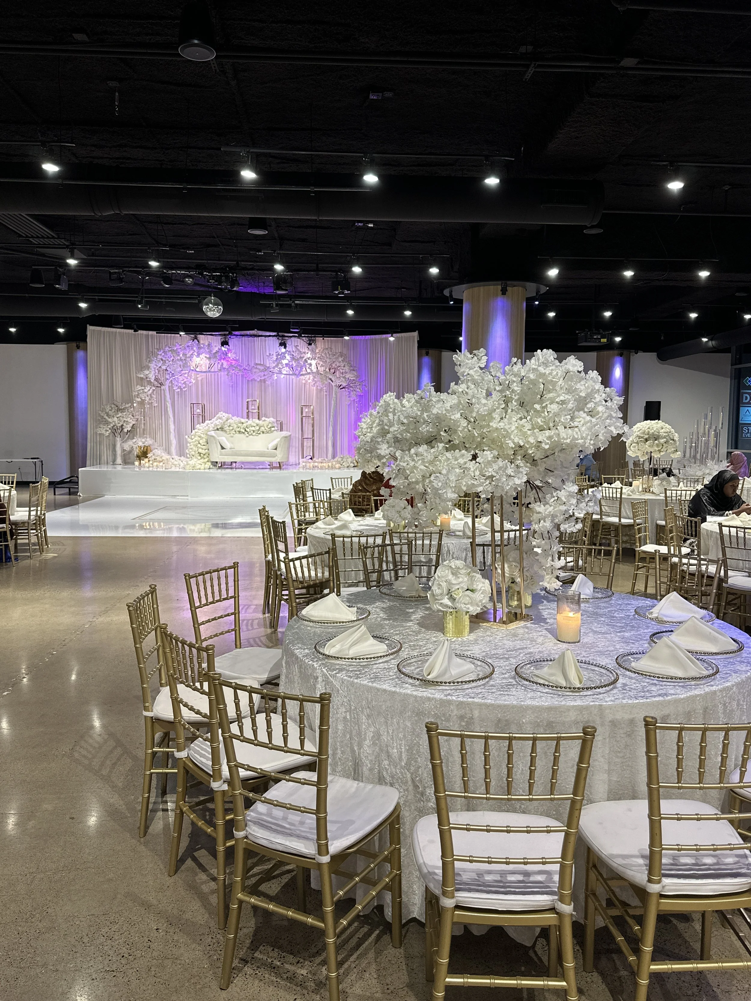 elegant_wedding_reception_setup.jpg