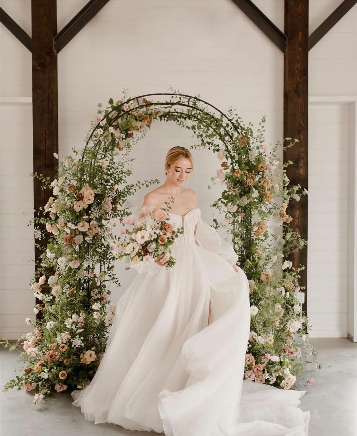 The start of spring has us dreaming of spring weddings and colourful florals. 🌷

Gown: @martinalianabridal 
Design &amp; Planning: @kaylalagosweddings
Photography: @vanessarenaae
Venue &amp; florals: @lilystonegardens
Makeup: @alanaveertbeauty
Tux: 