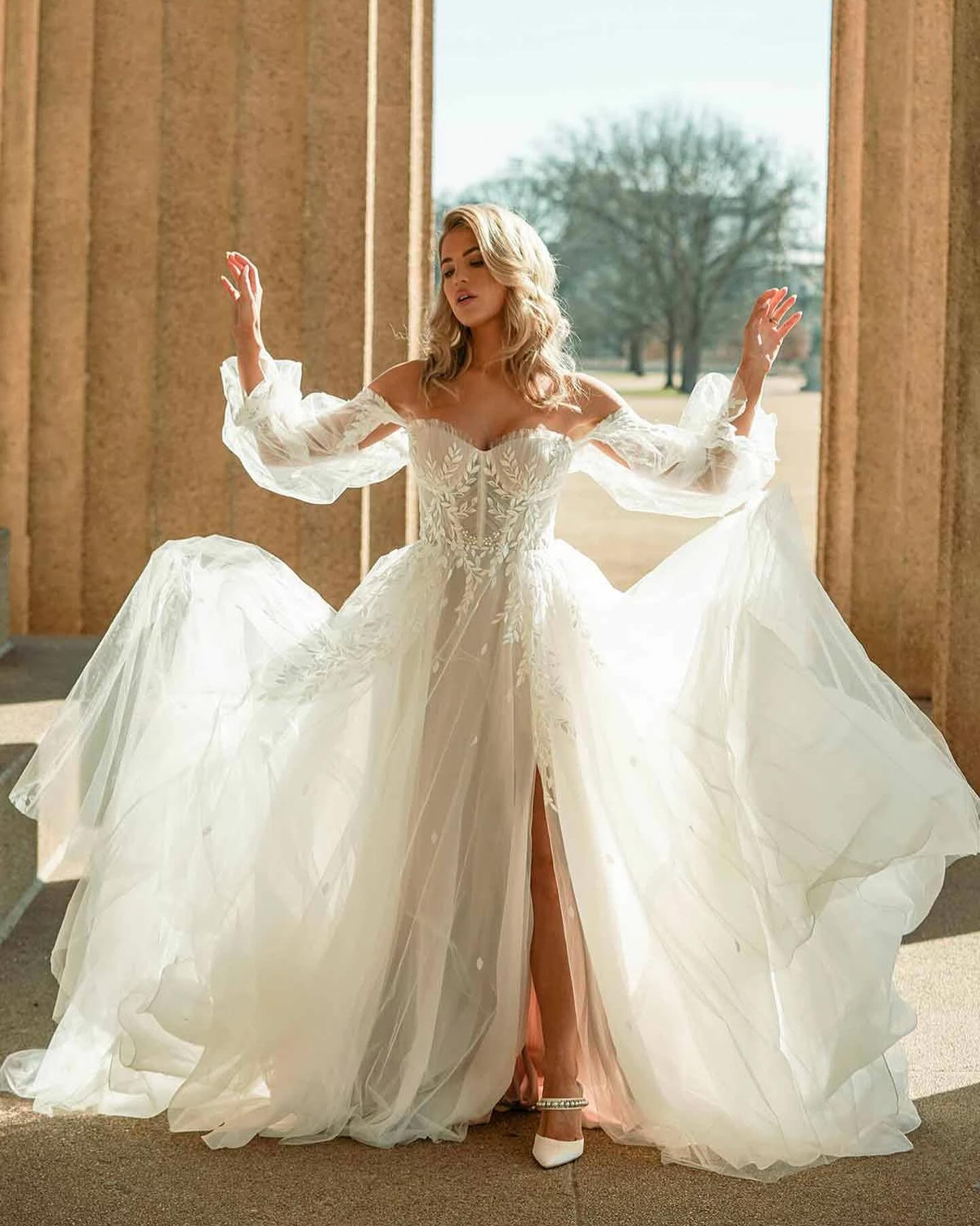 Yes you can say yes to Style D3787&rsquo;s elevated designer boho style. Detachable, sheer off-the-shoulder blouson sleeves add volume and movement, gathering at the wrist to highlight the high-fashion raw tulle edge. The translucent strapless sweeth