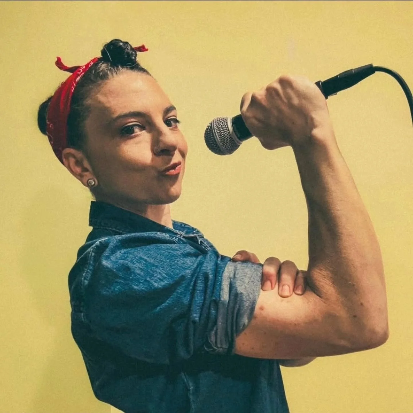 Introducing Dayna, and hell,  two birds one stone, introducing our NEW MONDAY quizzo location: @marshassouthstreet 

While @hoopninjadayna might be our newest host, her LunchMoney roots run deep.  She was there day one all those years ago at @evilgen