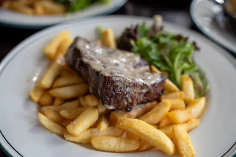 wednesday-steak-night-blackwood-hotel.webp