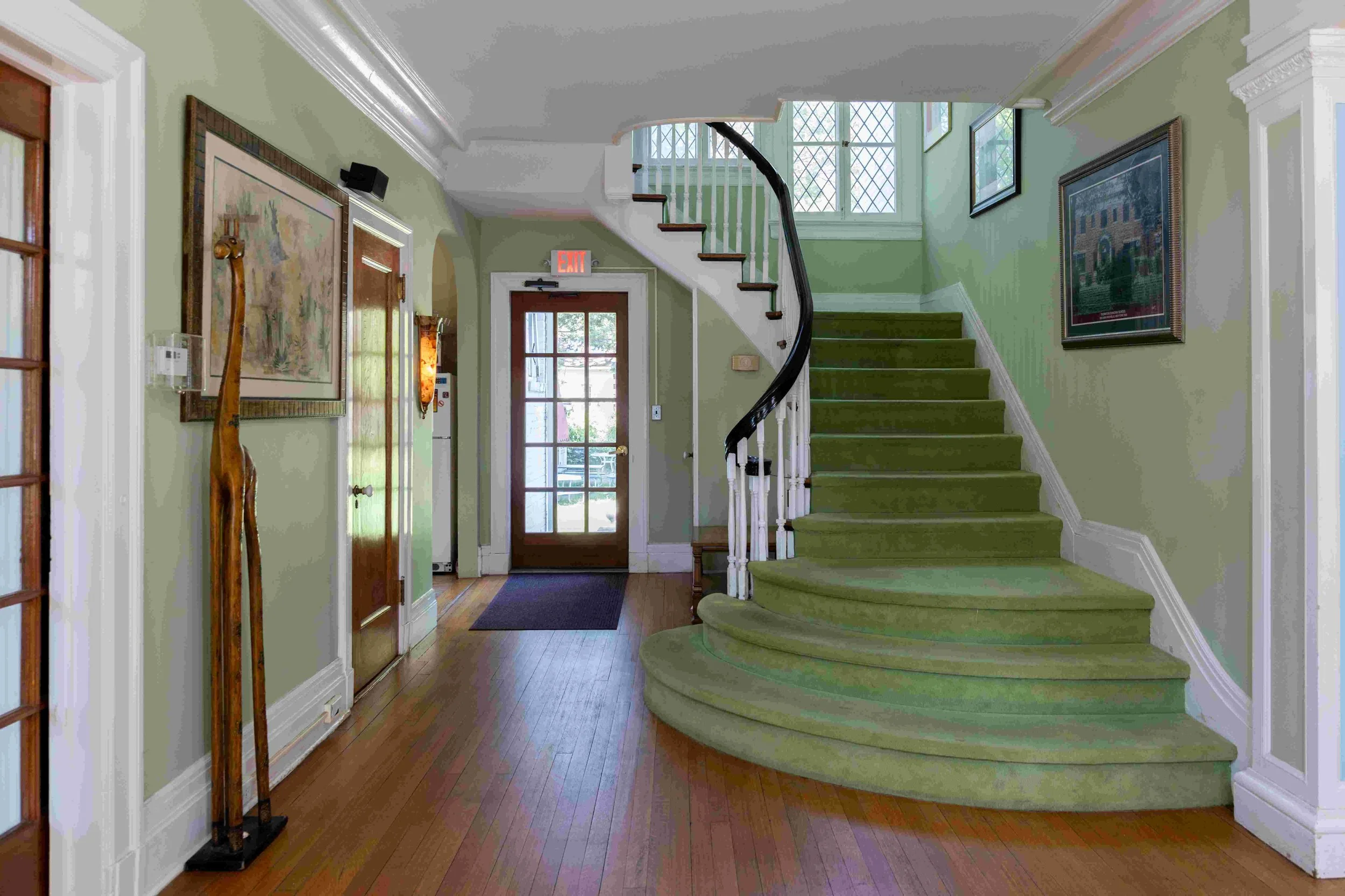 Interior of White house foyer.