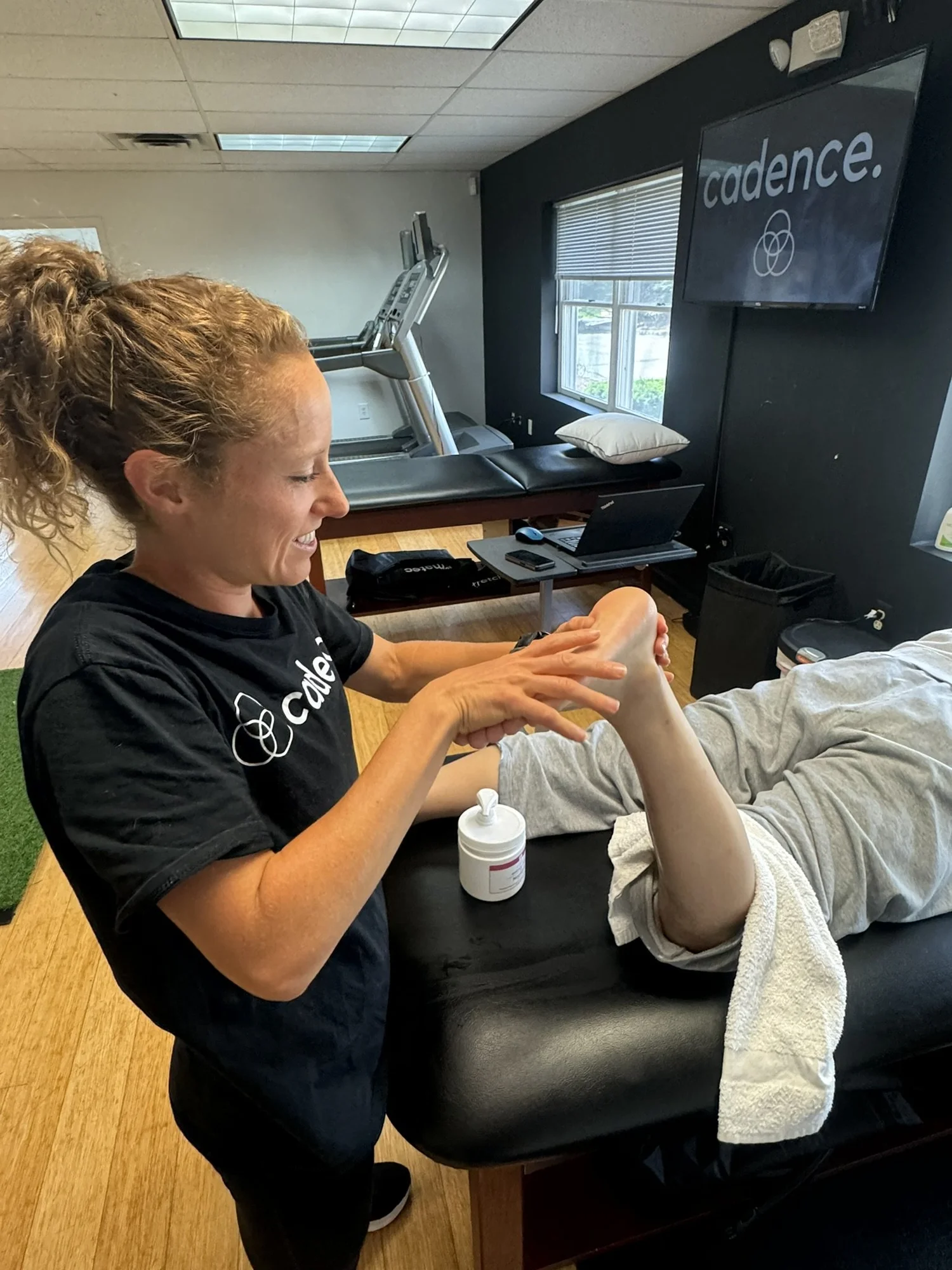 Runner-specific physical therapy knee evaluation at Cadence Physical Therapy