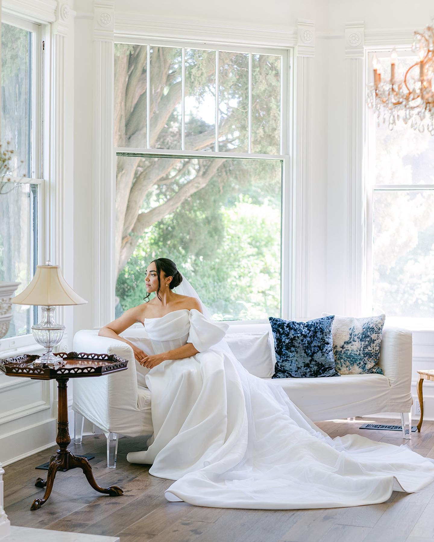 "A vision of opulence and grace, this Bridgerton-inspired bride captivates hearts with her regal beauty and exquisite taste."

Photo: @stellayangphoto
Venue: @parkwinters
Floral: @asmahobab
Music: @fourleafentertainment
Cake: @sweetiepieswe