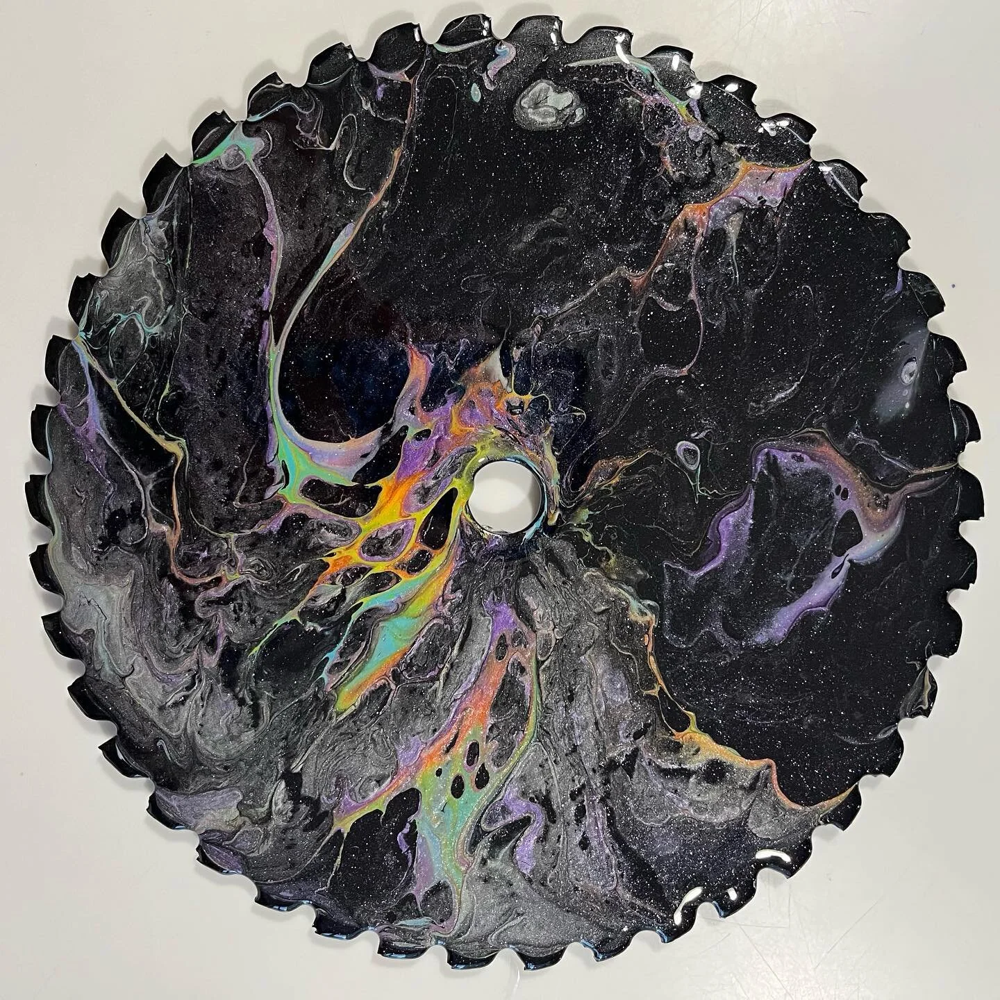 Moonstone 🌛🌈🌜
Acrylic on 8&rdquo; sawblade
With a dusting of sparkle
.
.
.
.
.
.
.
#acrylicpainting #sawblade #moonstone #paintpour #yvrart