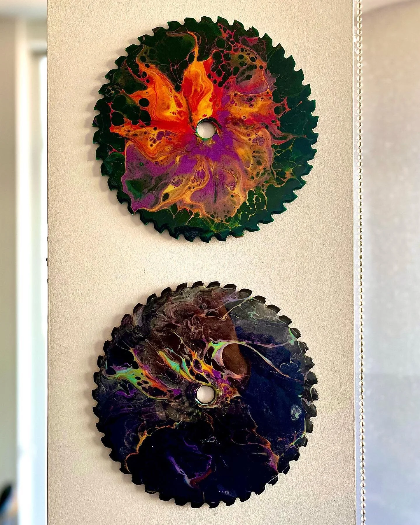 Some up close shots of installed sawblades. They look so pretty just floating around. Thanks for the shots @french_beaver 💖💖💖💖