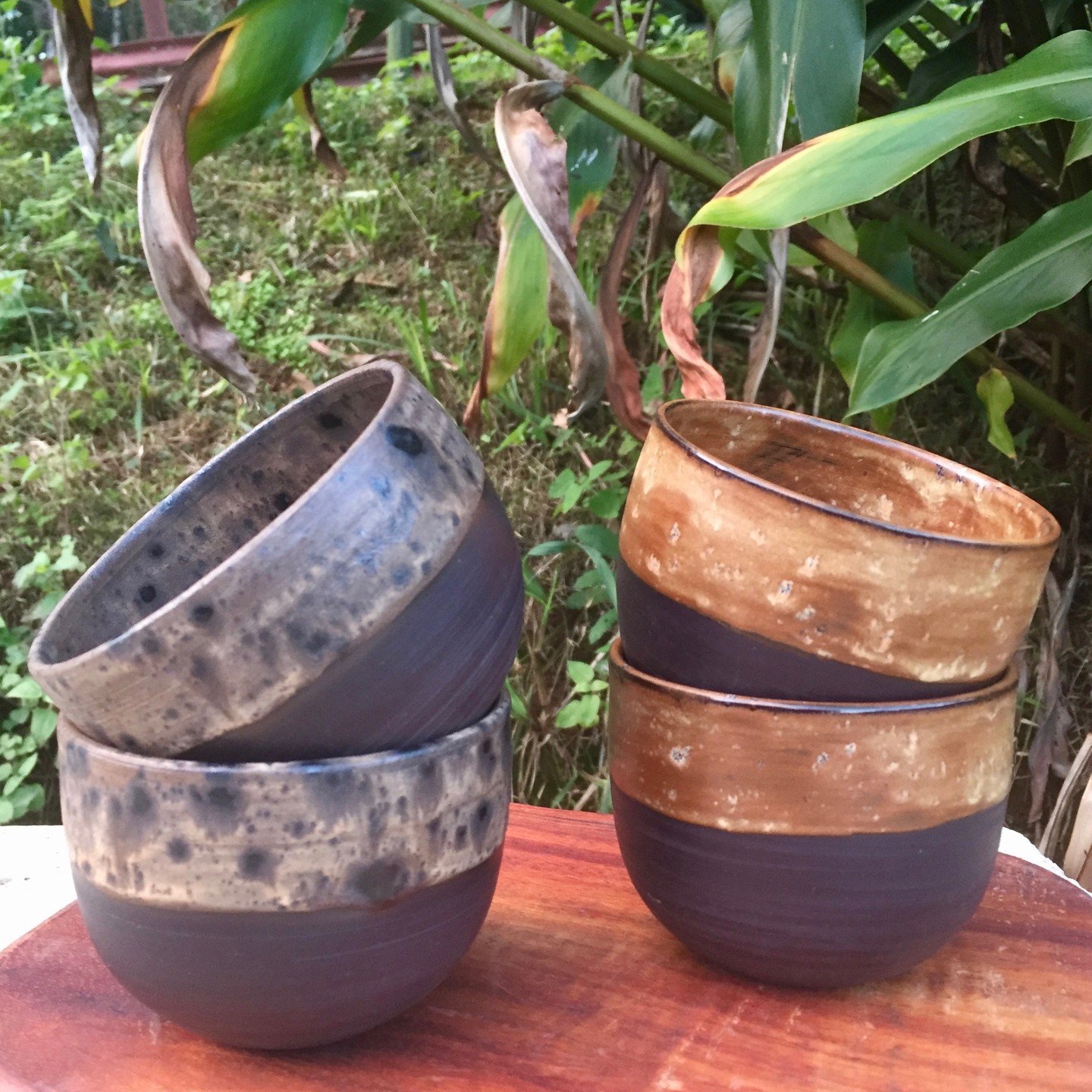 The black clay used for making these Cacao Bowls is so smooth and fine.....it feels decadent and lush to hold one of these bowls full of velvety Ceremonial Cacao. Mmmm-hmmm. ❤️

#cacaoceremony #cacaobowl