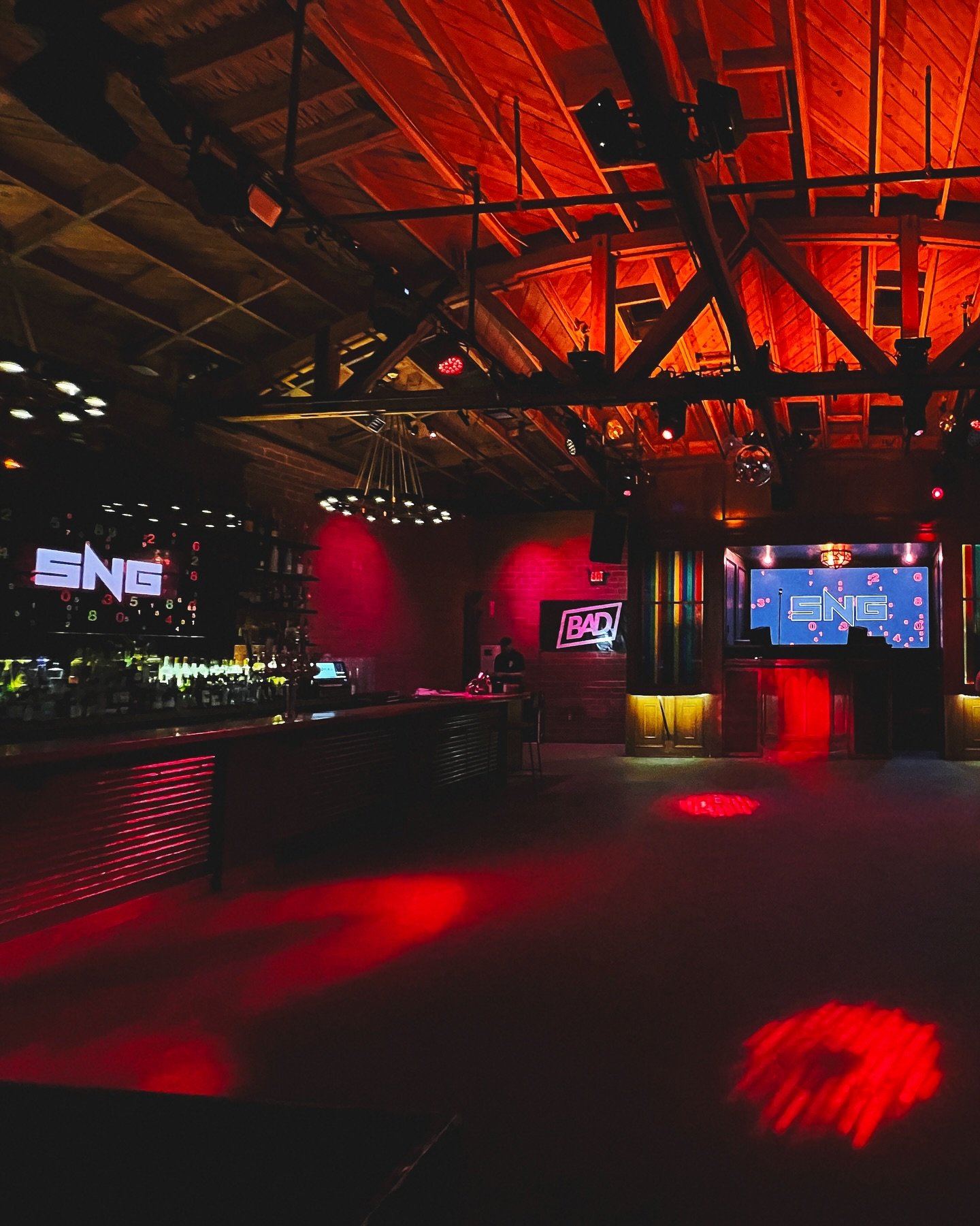 it was so cool to see my logo and visuals all over the screens at @thebadparty at @thechapelweho 😍 thank you sm again to @flabbergast4eva &amp; @milesjpowers for having me! 💙💙💙